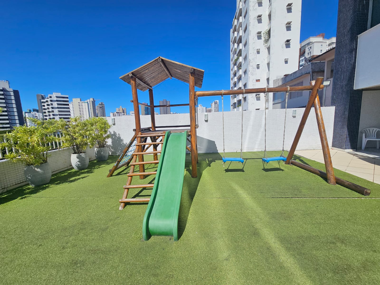 APARTAMENTO NASCENTE TOTAL 3 QUARTOS 2 SU&Iacute;TES VARANDA LAVABO 2 GARAGENS &Agrave; VENDA NA GRA&Ccedil;A! Avenida Princesa Leopoldina Salvador - 