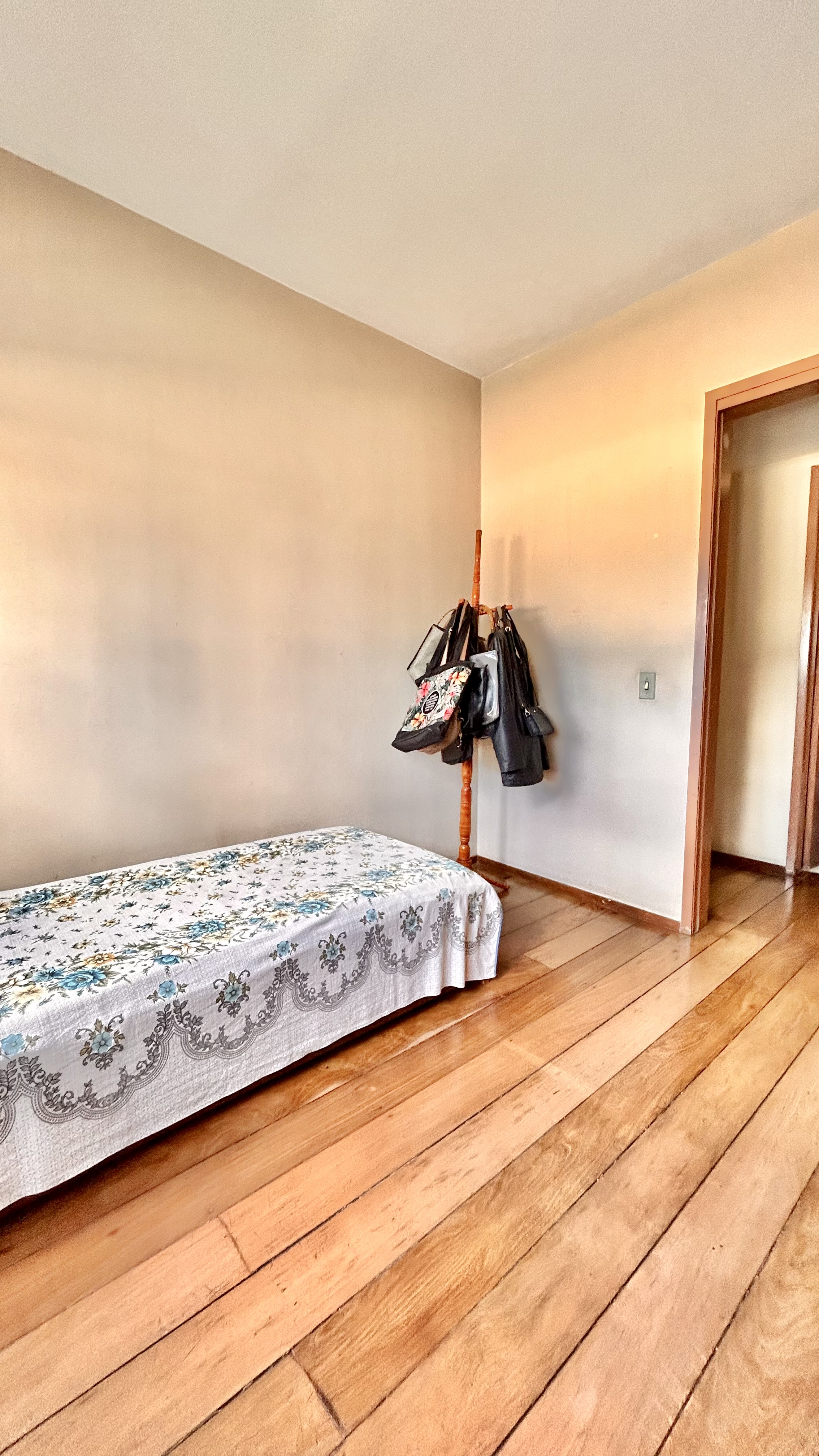 R$ 850.000 - ENORME APARTAMENTO - 157M2 - SACADA - VISTA LIVRE - 3 DORM - 2 VAGAS Avenida Carlos Gomes Porto Alegre - 