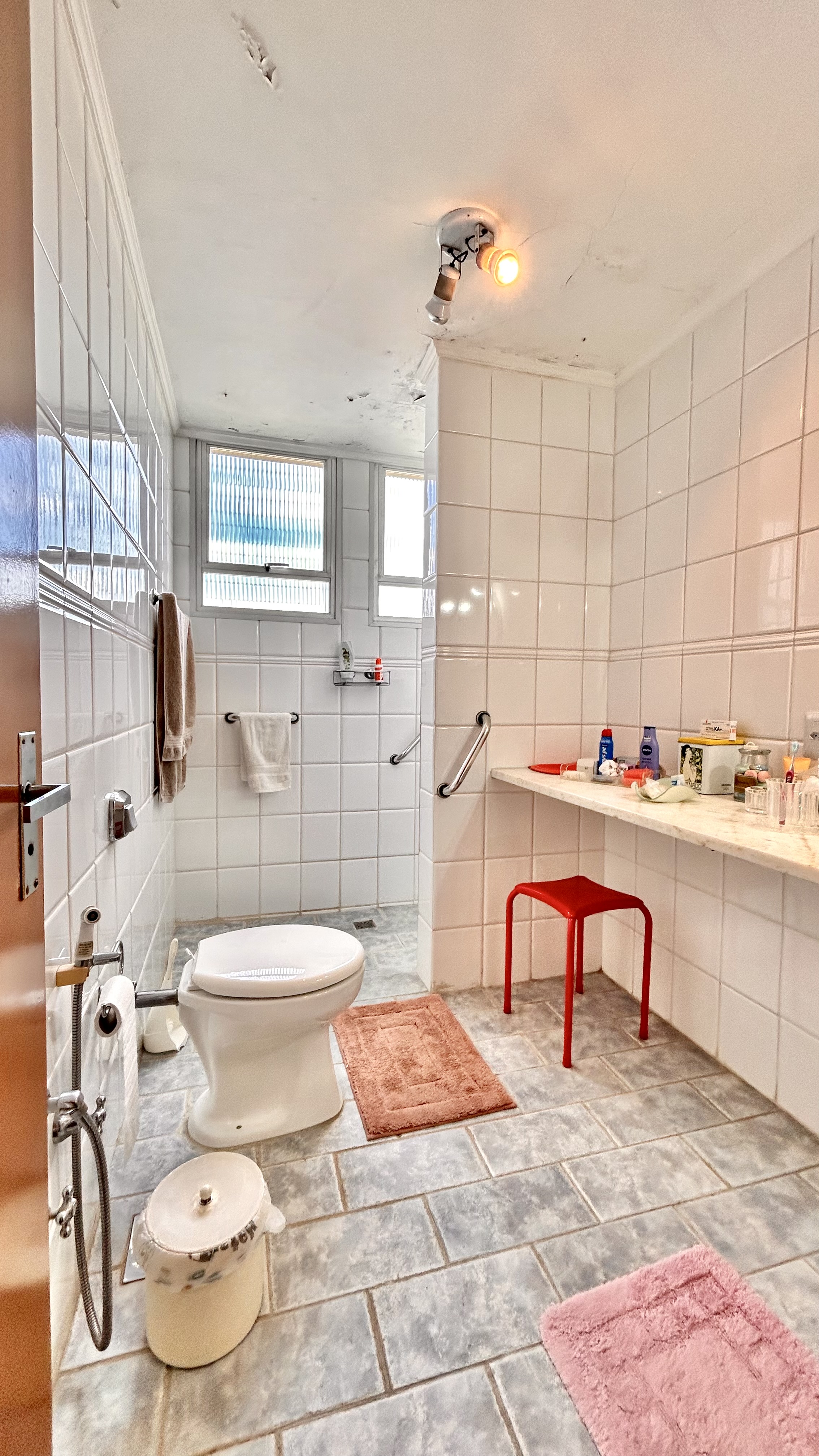 R$ 850.000 - ENORME APARTAMENTO - 157M2 - SACADA - VISTA LIVRE - 3 DORM - 2 VAGAS Avenida Carlos Gomes Porto Alegre - 