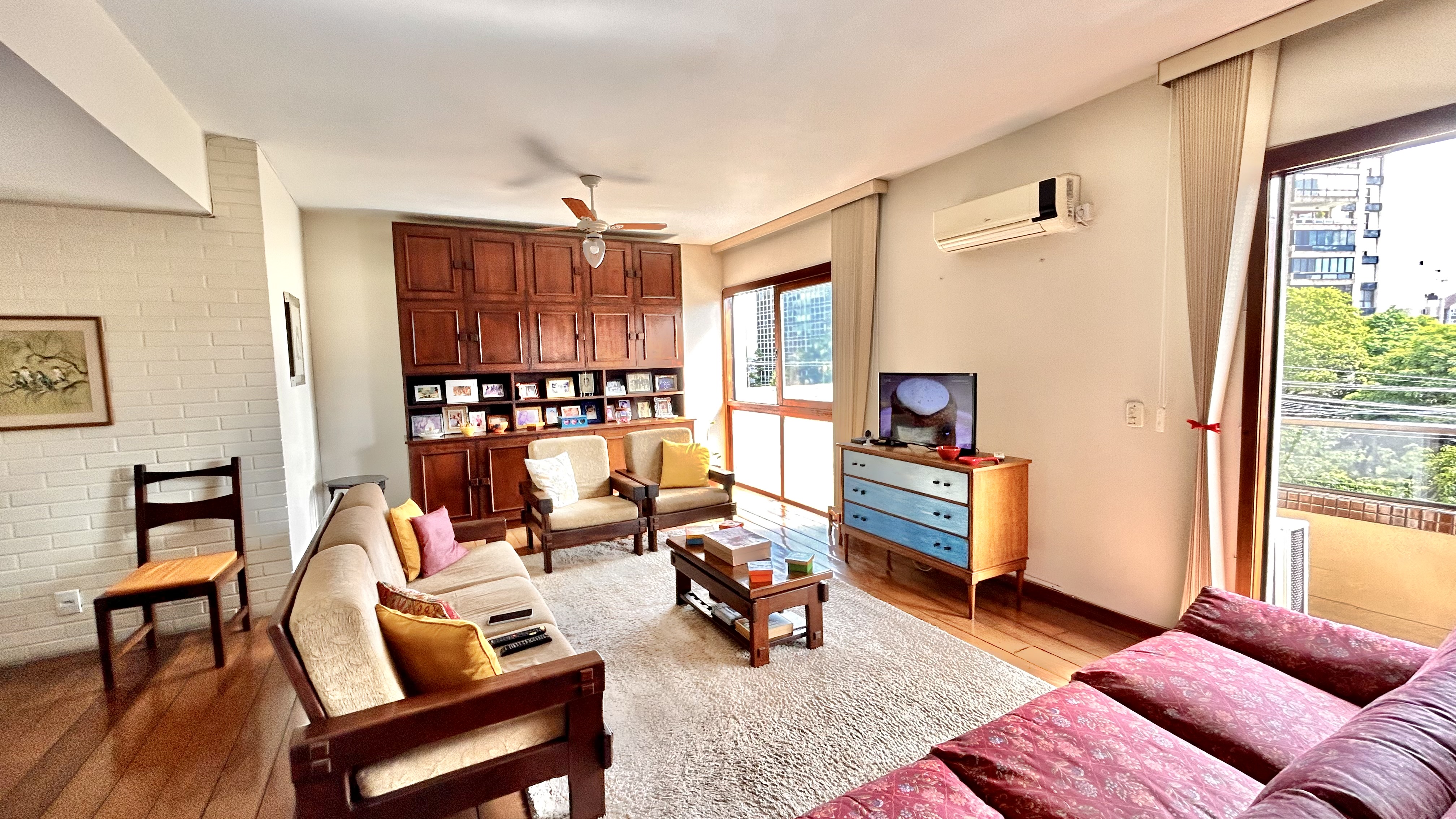 R$ 850.000 - ENORME APARTAMENTO - 157M2 - SACADA - VISTA LIVRE - 3 DORM - 2 VAGAS Avenida Carlos Gomes Porto Alegre - 