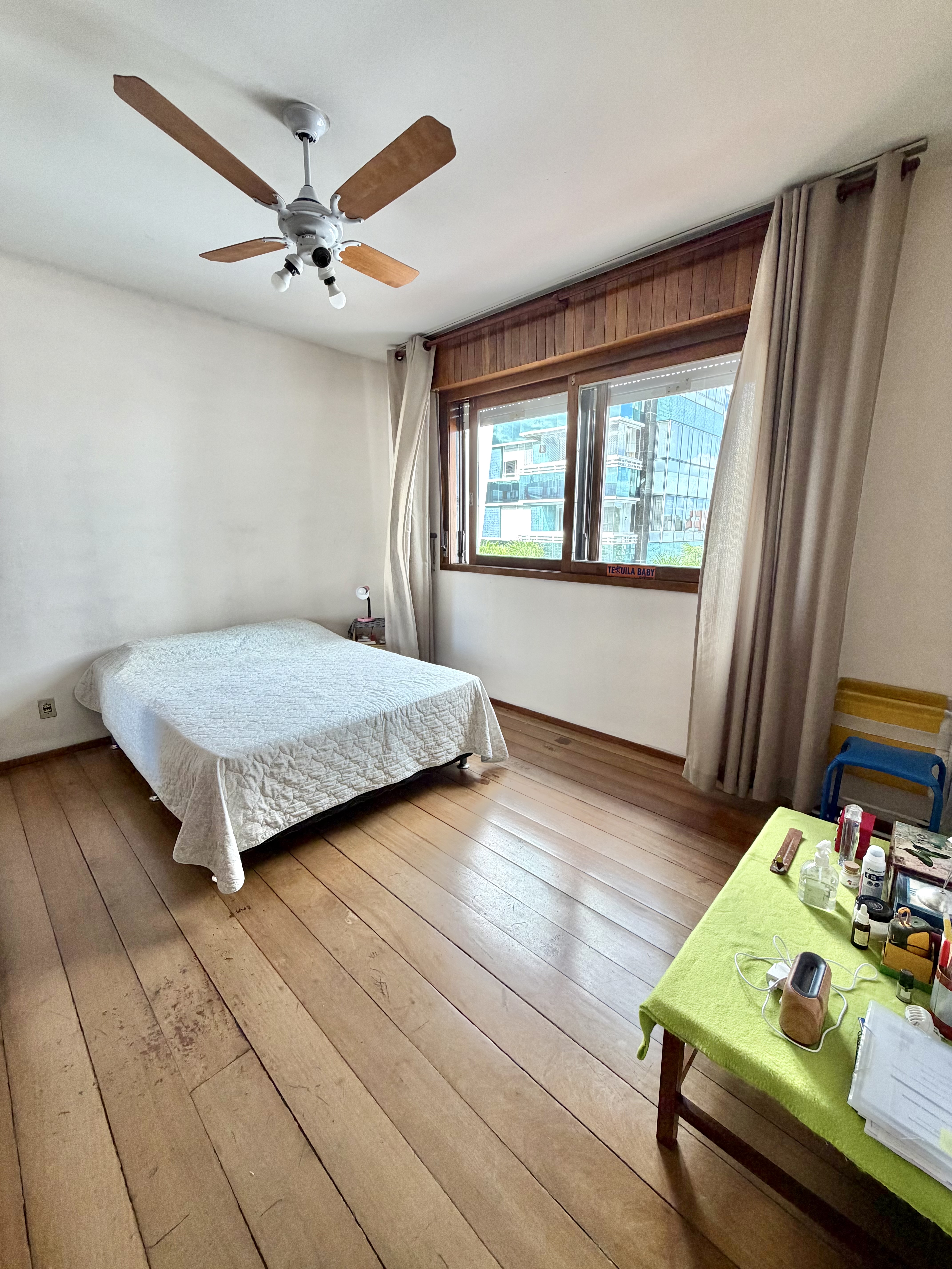 R$ 850.000 - ENORME APARTAMENTO - 157M2 - SACADA - VISTA LIVRE - 3 DORM - 2 VAGAS Avenida Carlos Gomes Porto Alegre - 