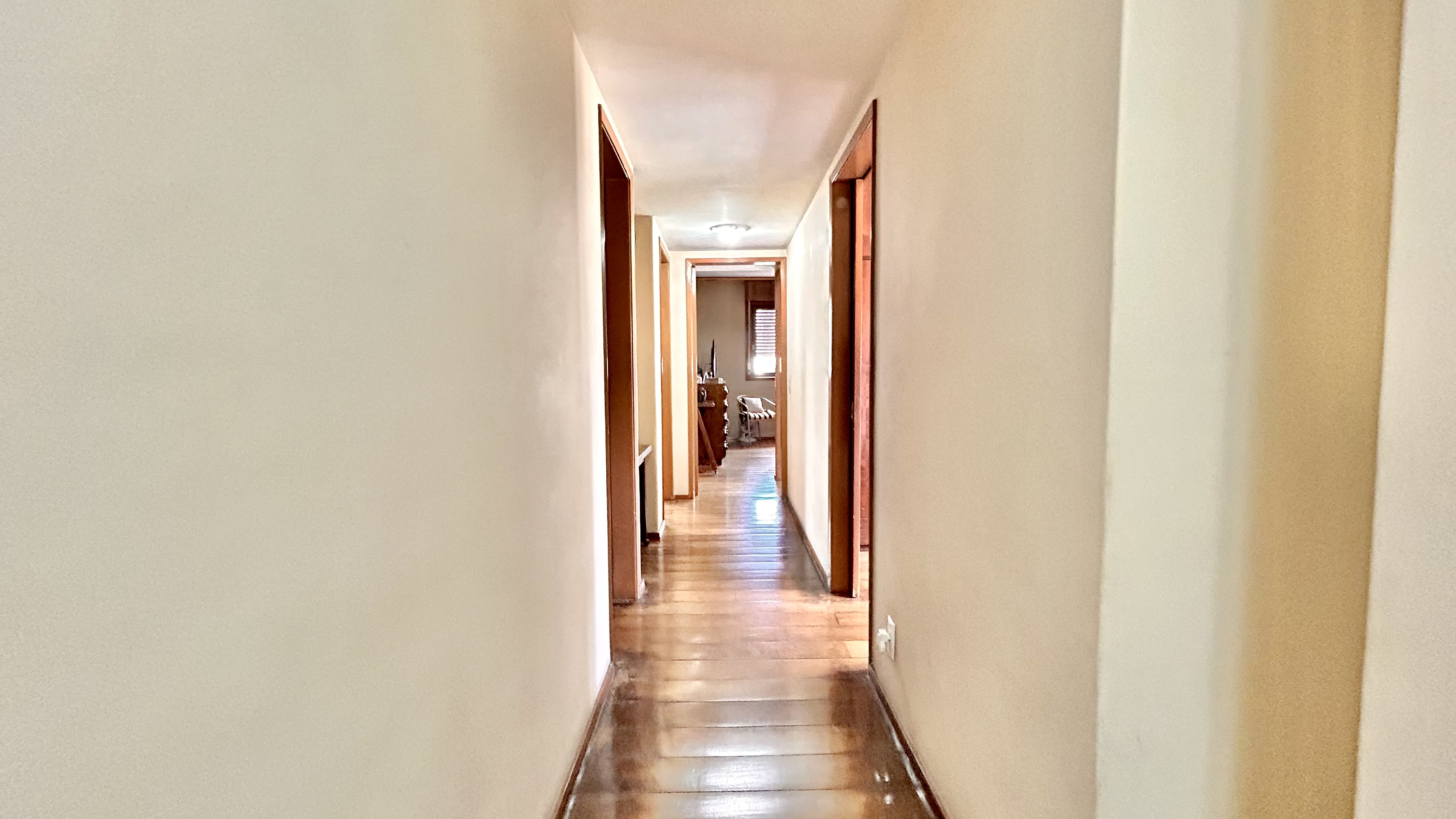 R$ 850.000 - ENORME APARTAMENTO - 157M2 - SACADA - VISTA LIVRE - 3 DORM - 2 VAGAS Avenida Carlos Gomes Porto Alegre - 