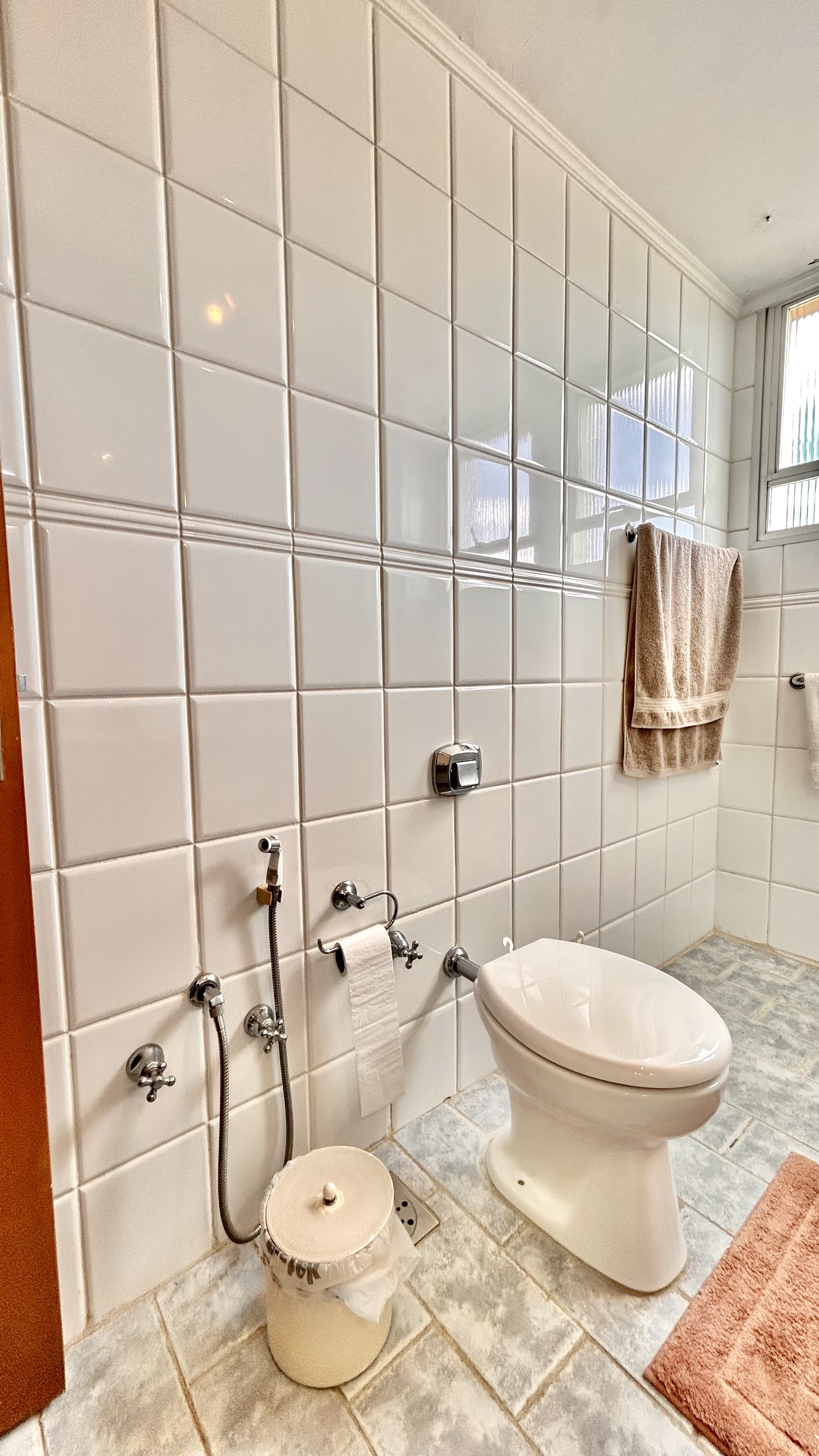 R$ 850.000 - ENORME APARTAMENTO - 157M2 - SACADA - VISTA LIVRE - 3 DORM - 2 VAGAS Avenida Carlos Gomes Porto Alegre - 