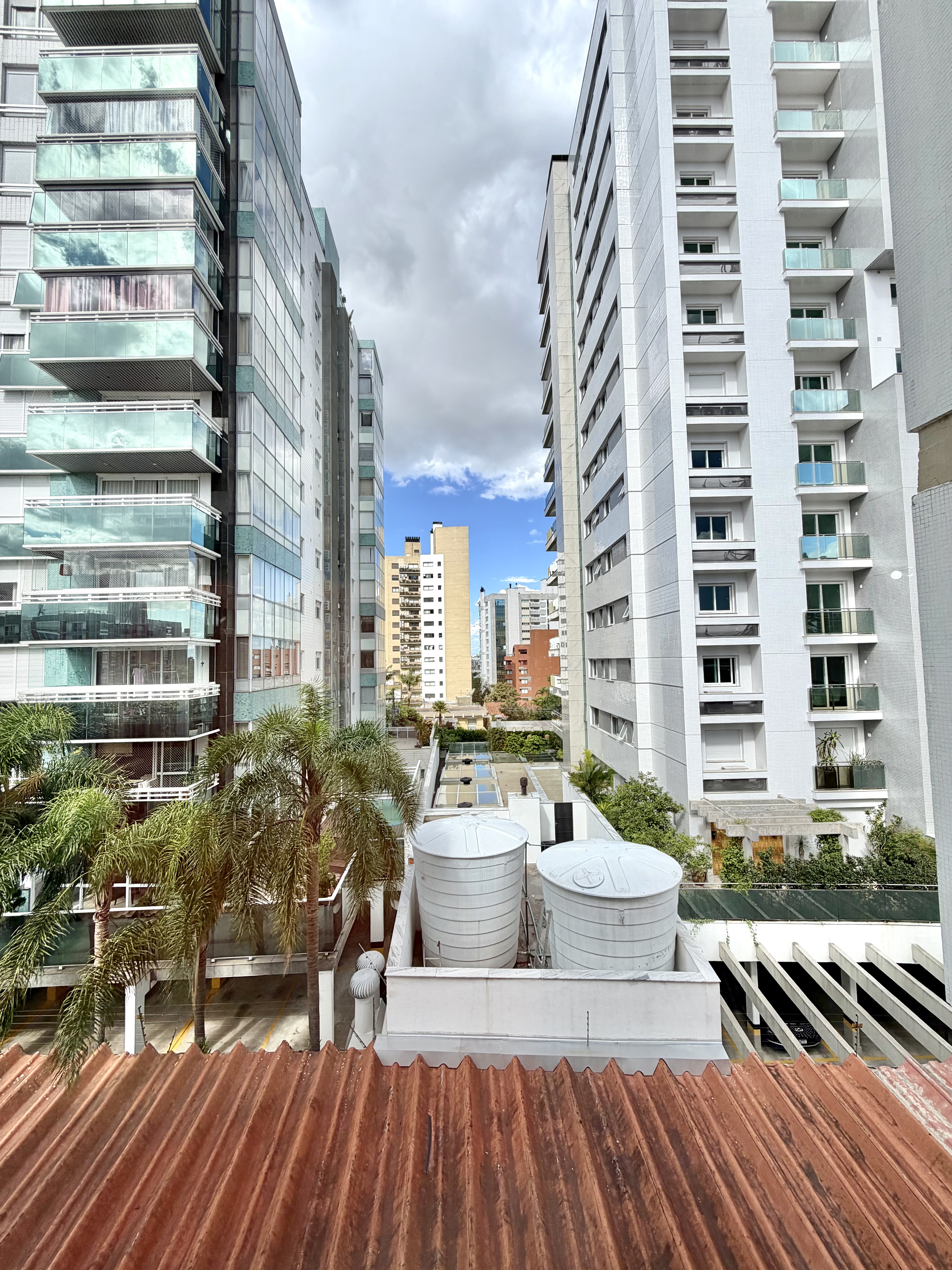 R$ 850.000 - ENORME APARTAMENTO - 157M2 - SACADA - VISTA LIVRE - 3 DORM - 2 VAGAS Avenida Carlos Gomes Porto Alegre - 