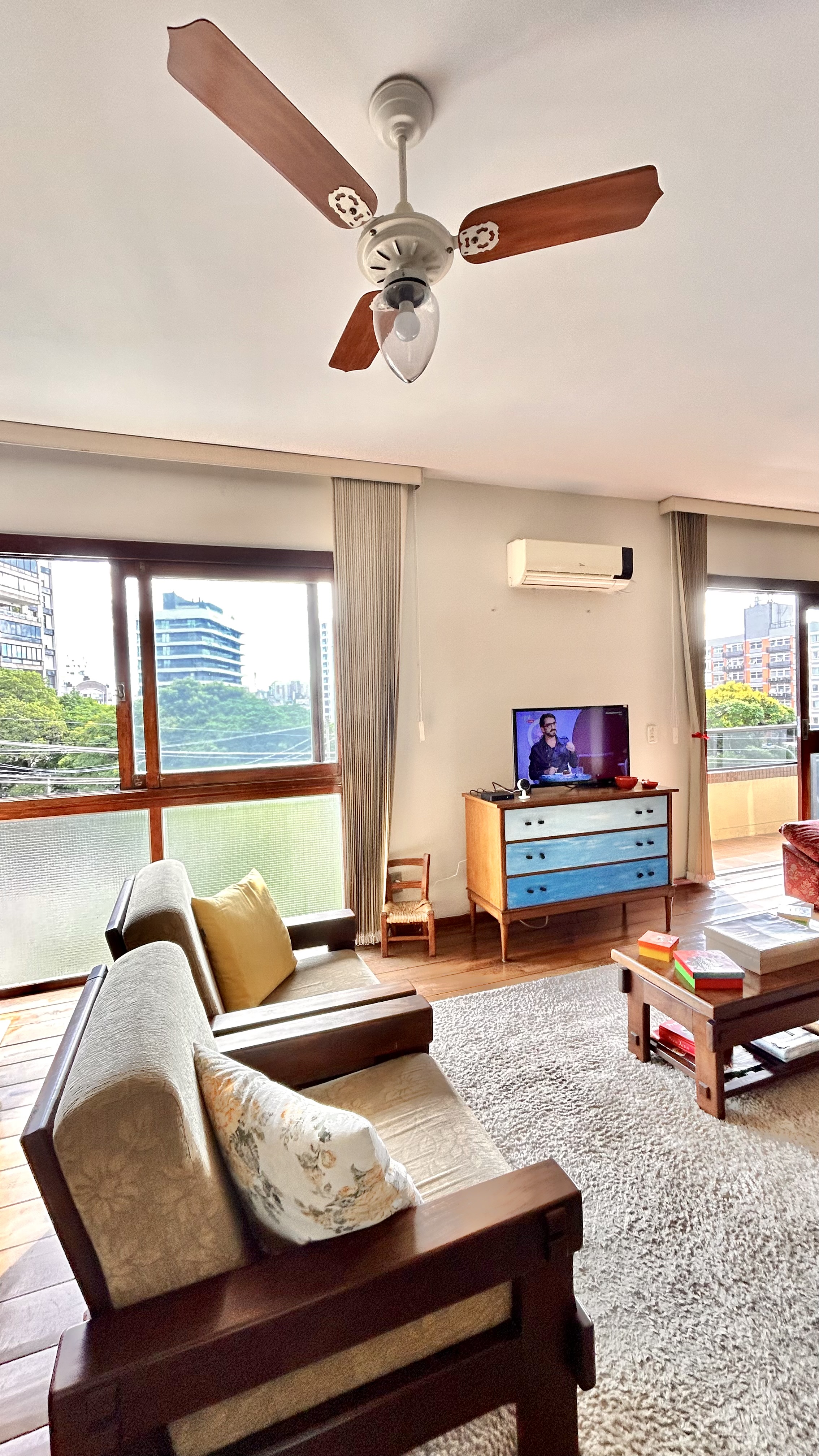 R$ 850.000 - ENORME APARTAMENTO - 157M2 - SACADA - VISTA LIVRE - 3 DORM - 2 VAGAS Avenida Carlos Gomes Porto Alegre - 