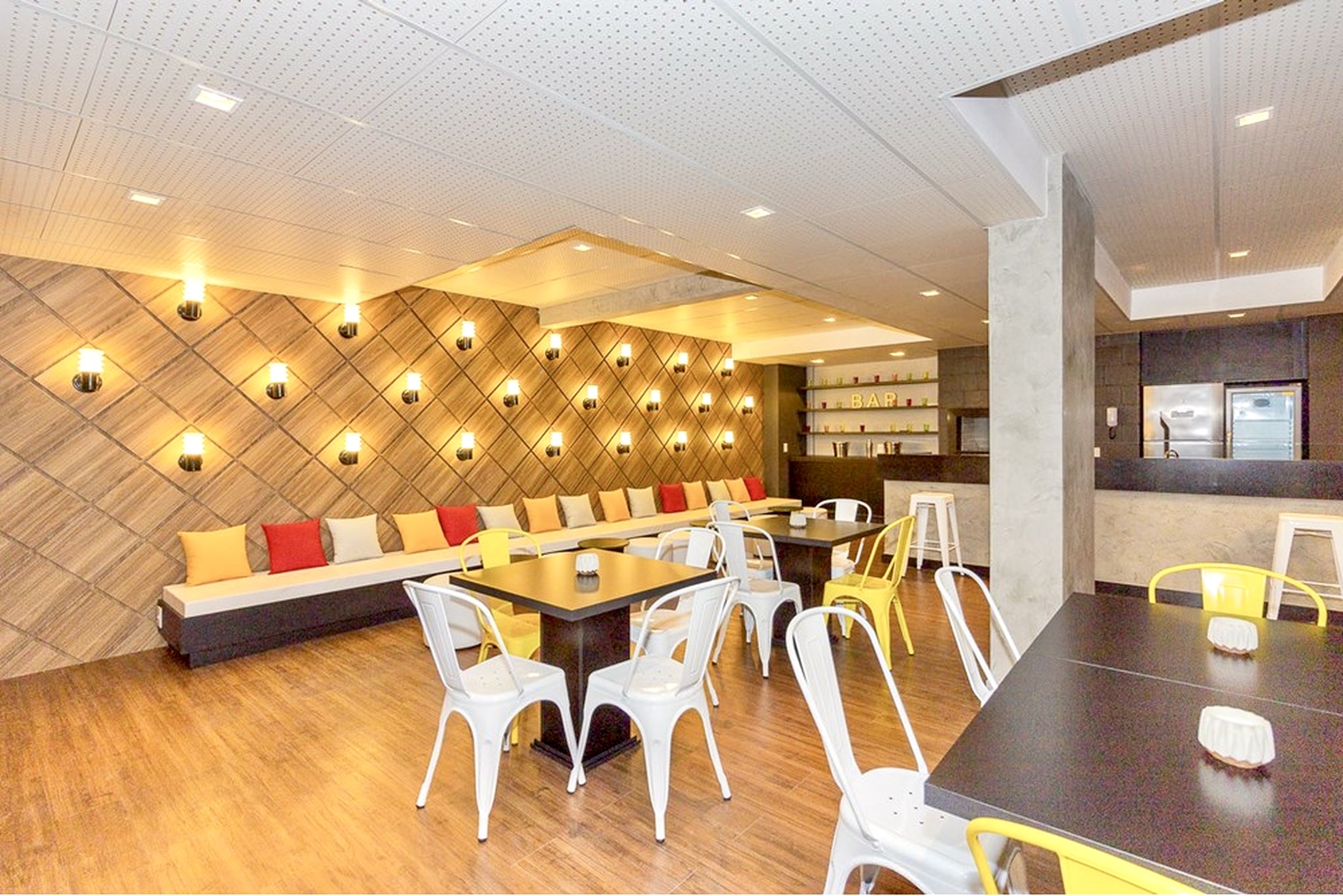 R$ 830.000 - LINDO APARTAMENTO - 75M2 - 2 DORM - SU&Iacute;TE - CHURRASQUEIRA - 2 VAGAS Avenida João Pessoa Porto Alegre - 