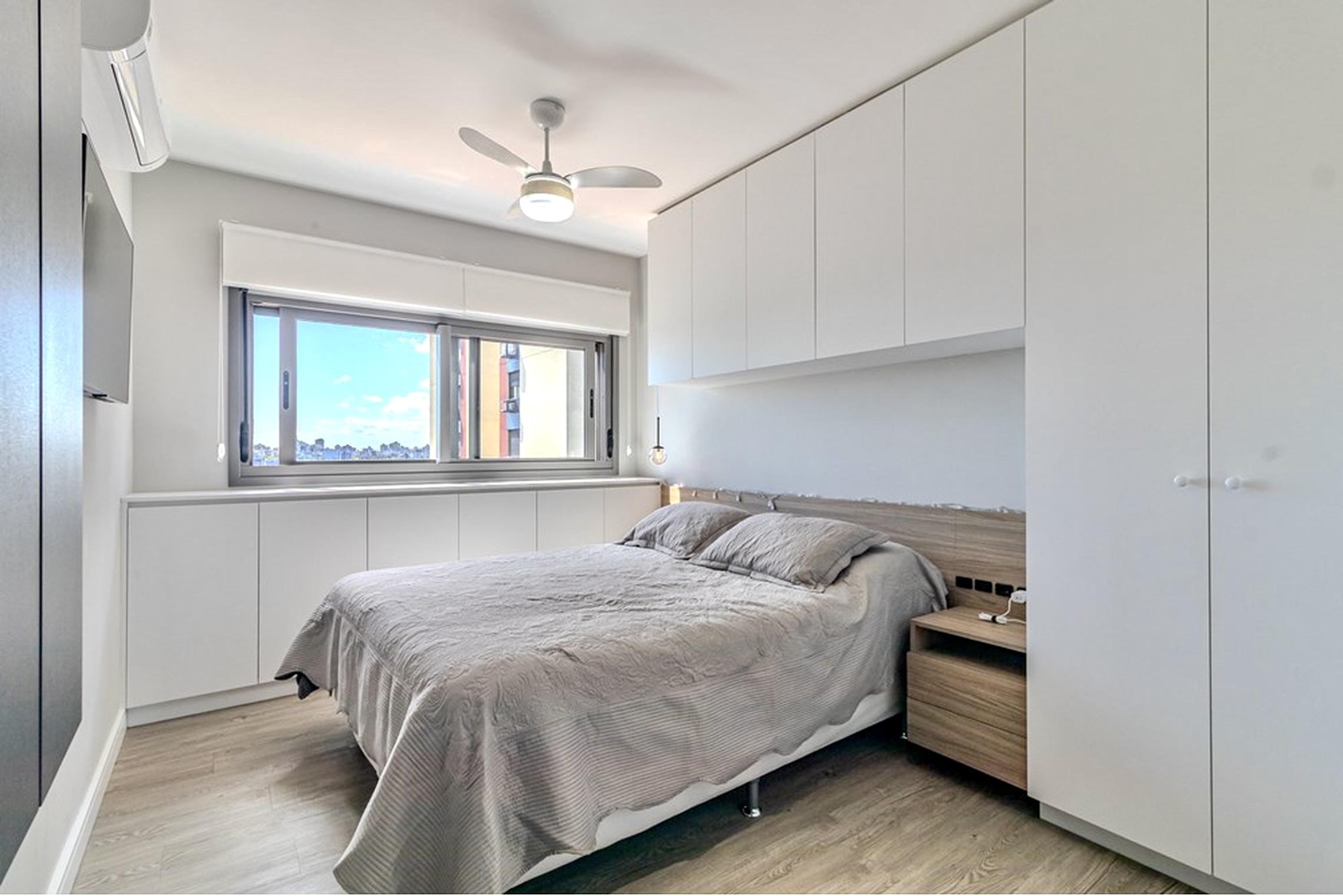 R$ 830.000 - LINDO APARTAMENTO - 75M2 - 2 DORM - SU&Iacute;TE - CHURRASQUEIRA - 2 VAGAS Avenida João Pessoa Porto Alegre - 