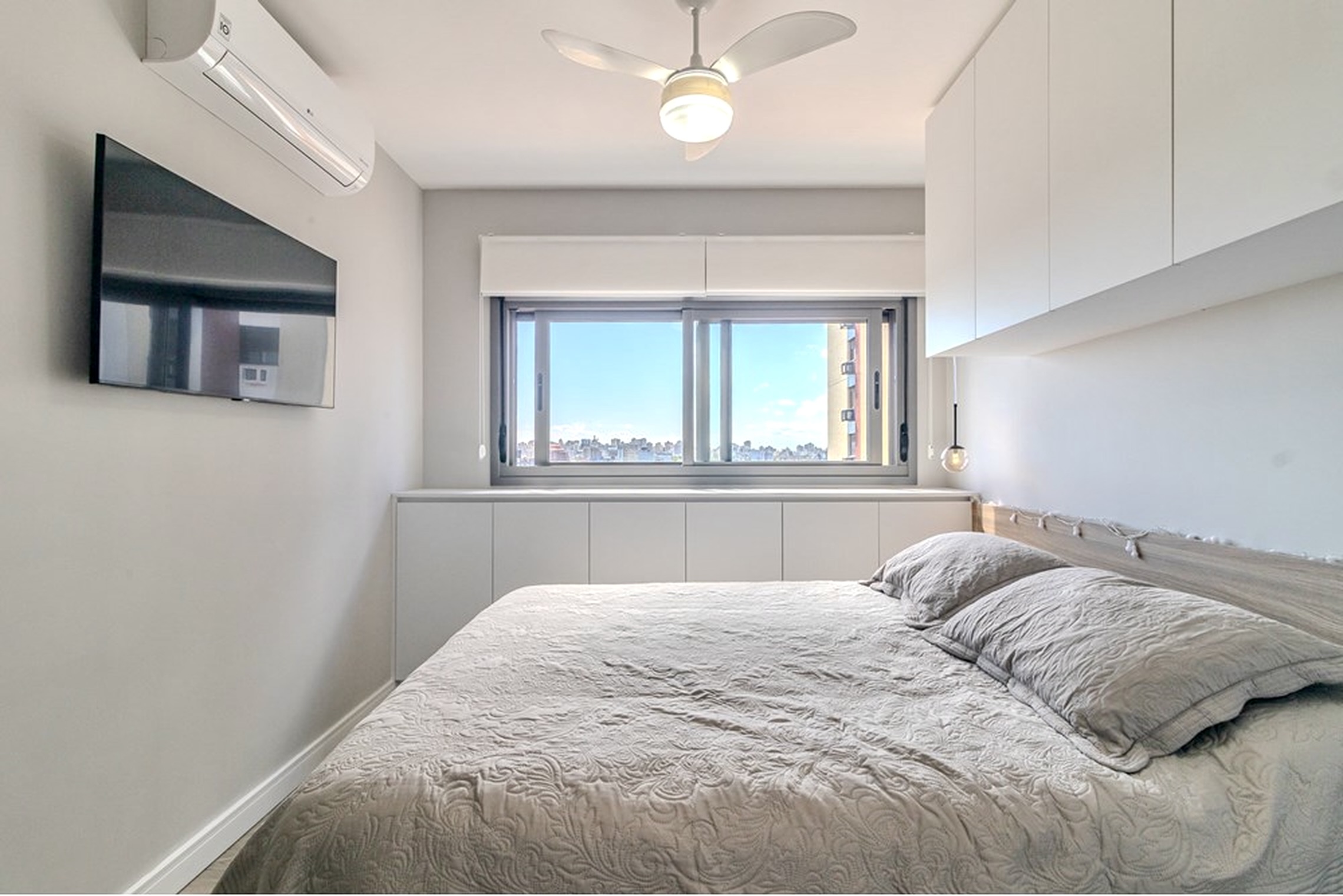 R$ 830.000 - LINDO APARTAMENTO - 75M2 - 2 DORM - SU&Iacute;TE - CHURRASQUEIRA - 2 VAGAS Avenida João Pessoa Porto Alegre - 