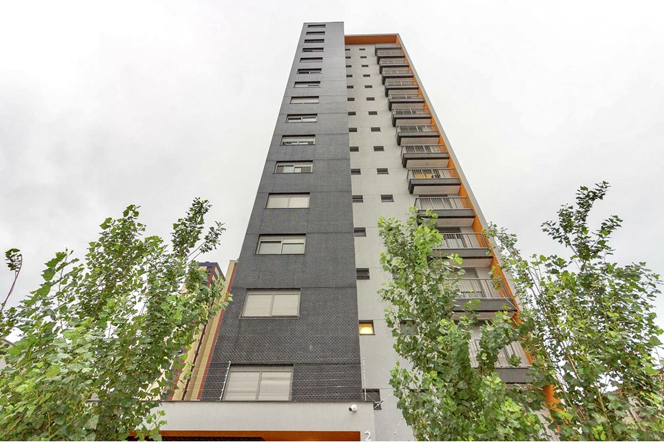 R$ 830.000 - LINDO APARTAMENTO - 75M2 - 2 DORM - SU&Iacute;TE - CHURRASQUEIRA - 2 VAGAS Avenida João Pessoa Porto Alegre - 