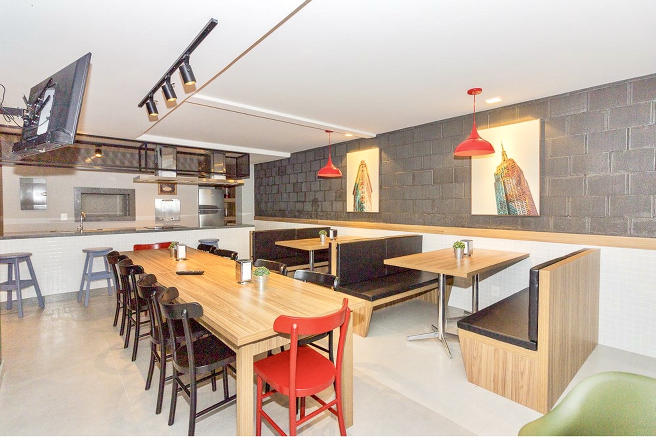 R$ 830.000 - LINDO APARTAMENTO - 75M2 - 2 DORM - SU&Iacute;TE - CHURRASQUEIRA - 2 VAGAS Avenida João Pessoa Porto Alegre - 