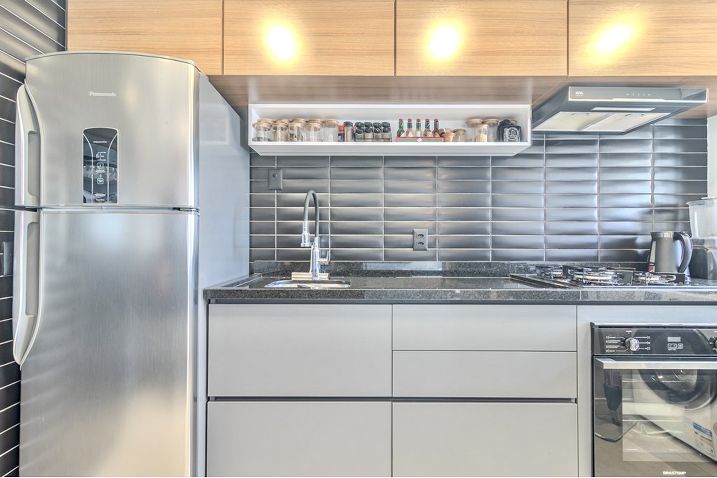 R$ 830.000 - LINDO APARTAMENTO - 75M2 - 2 DORM - SU&Iacute;TE - CHURRASQUEIRA - 2 VAGAS Avenida João Pessoa Porto Alegre - 