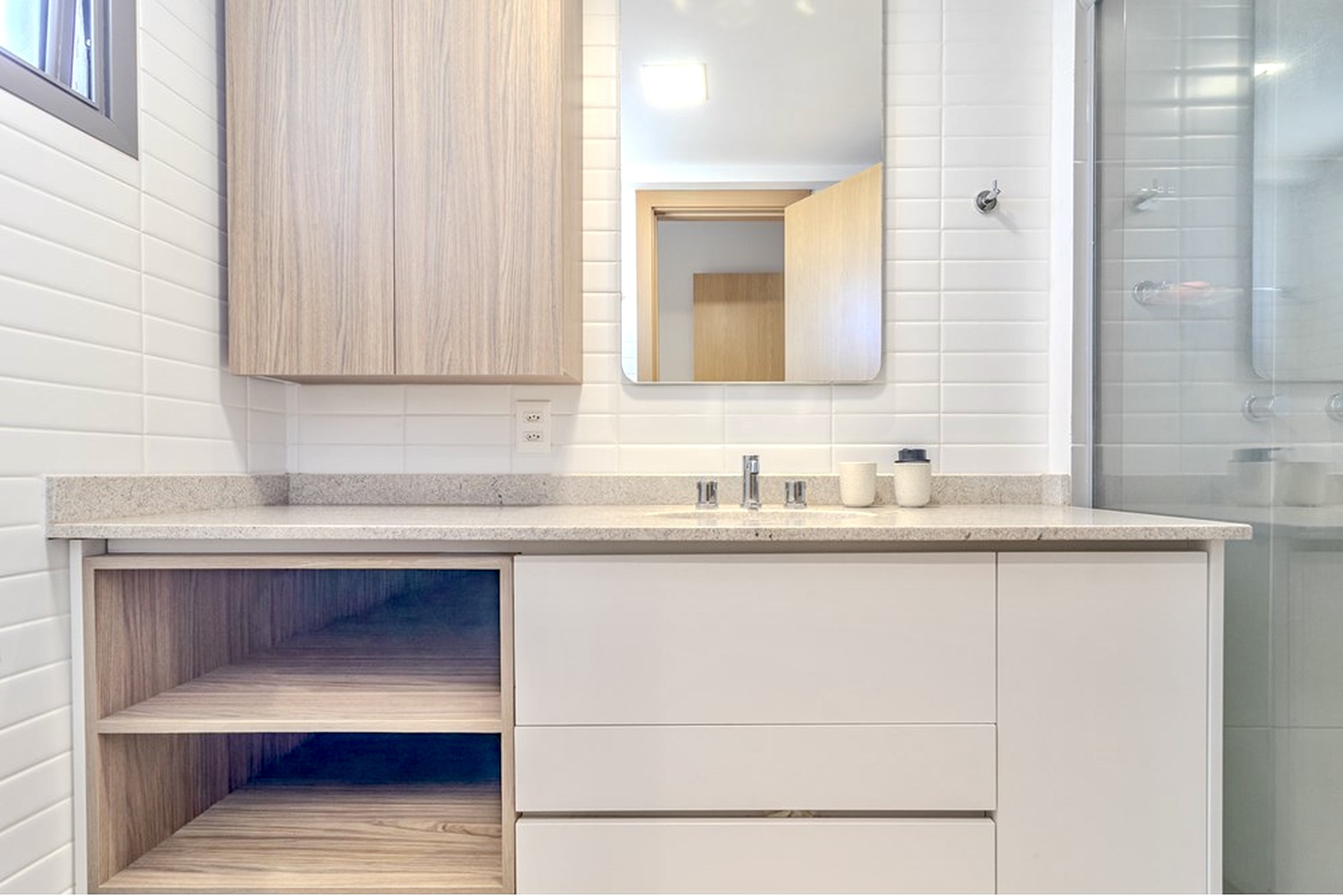 R$ 830.000 - LINDO APARTAMENTO - 75M2 - 2 DORM - SU&Iacute;TE - CHURRASQUEIRA - 2 VAGAS Avenida João Pessoa Porto Alegre - 