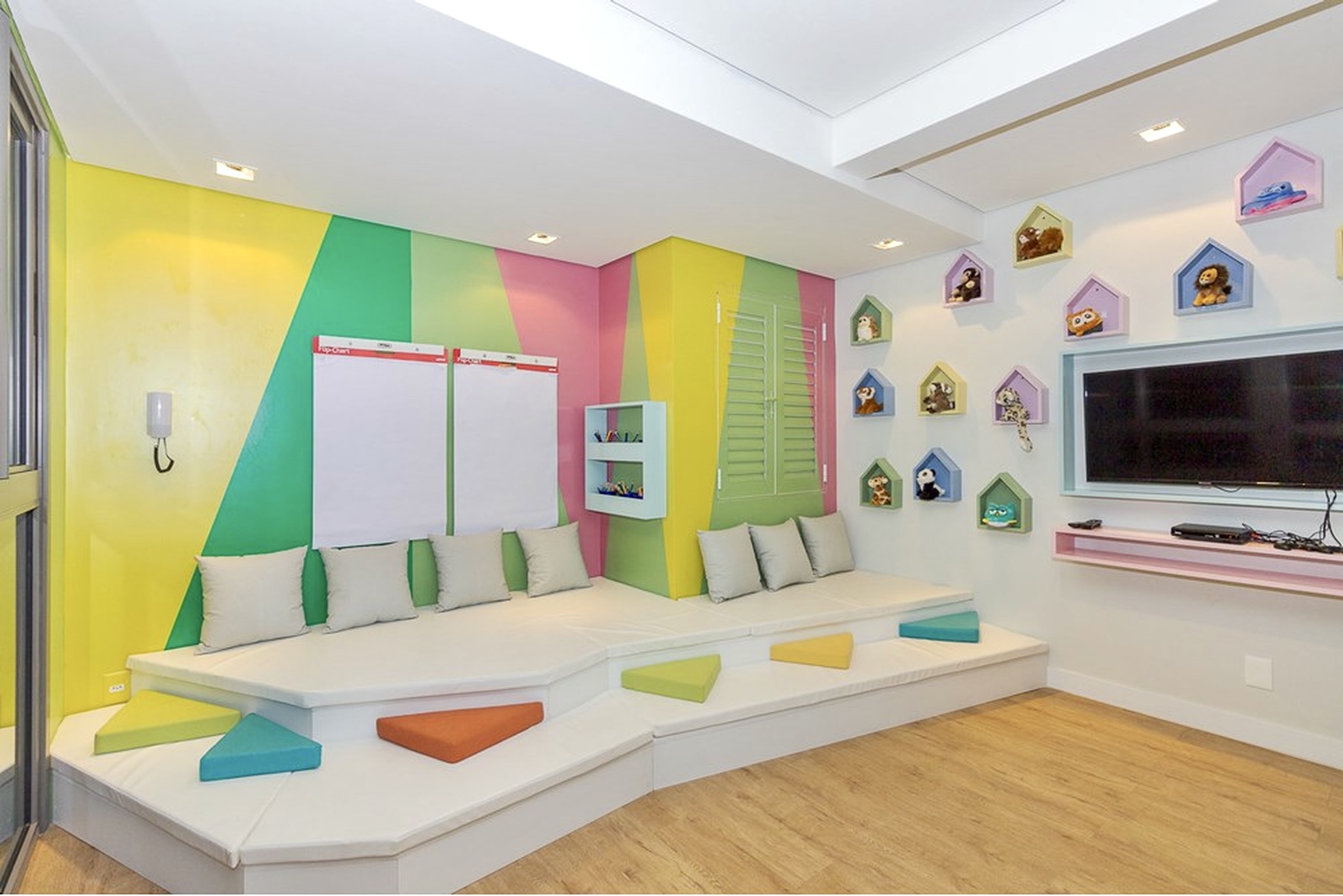 R$ 830.000 - LINDO APARTAMENTO - 75M2 - 2 DORM - SU&Iacute;TE - CHURRASQUEIRA - 2 VAGAS Avenida João Pessoa Porto Alegre - 