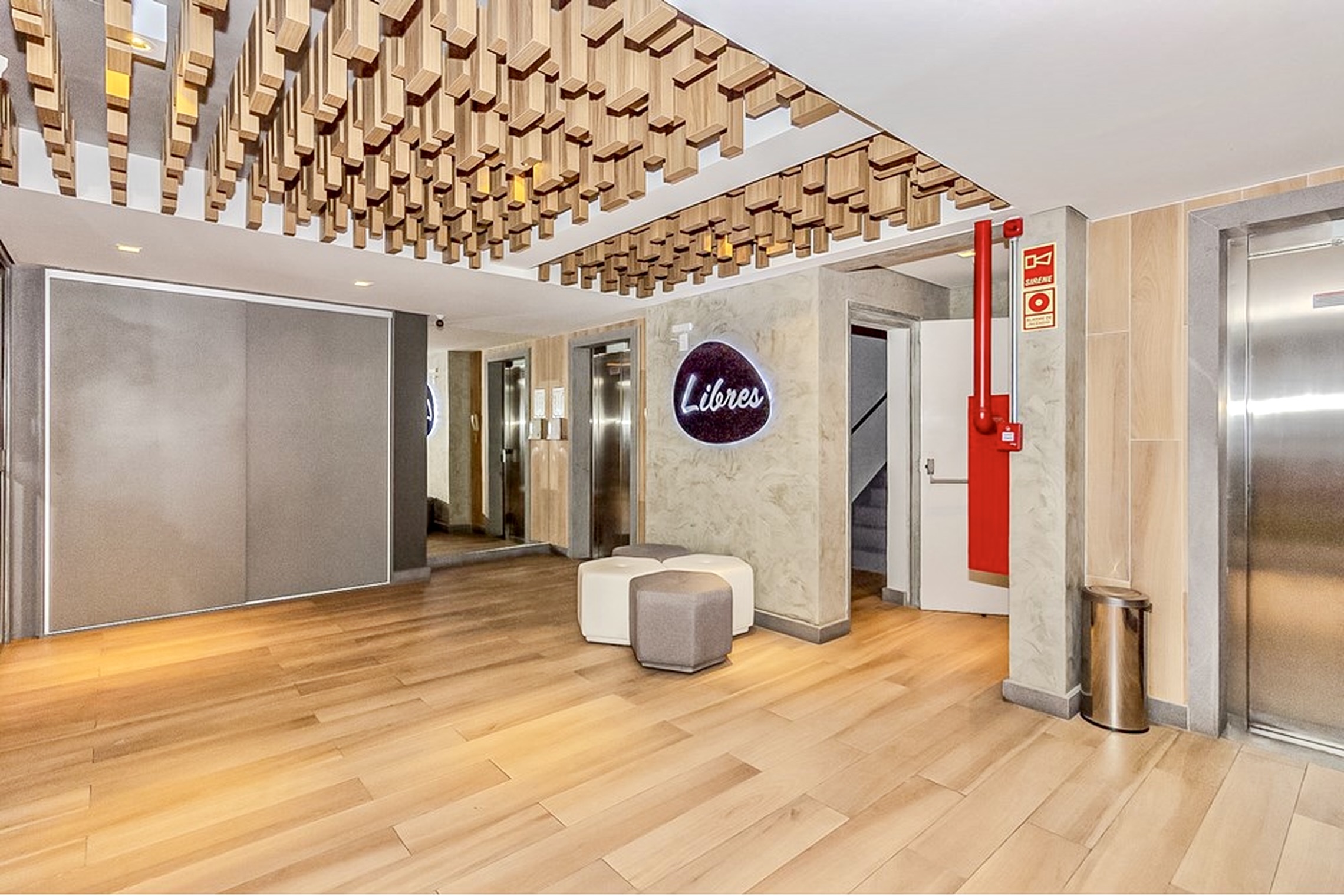 R$ 830.000 - LINDO APARTAMENTO - 75M2 - 2 DORM - SU&Iacute;TE - CHURRASQUEIRA - 2 VAGAS Avenida João Pessoa Porto Alegre - 