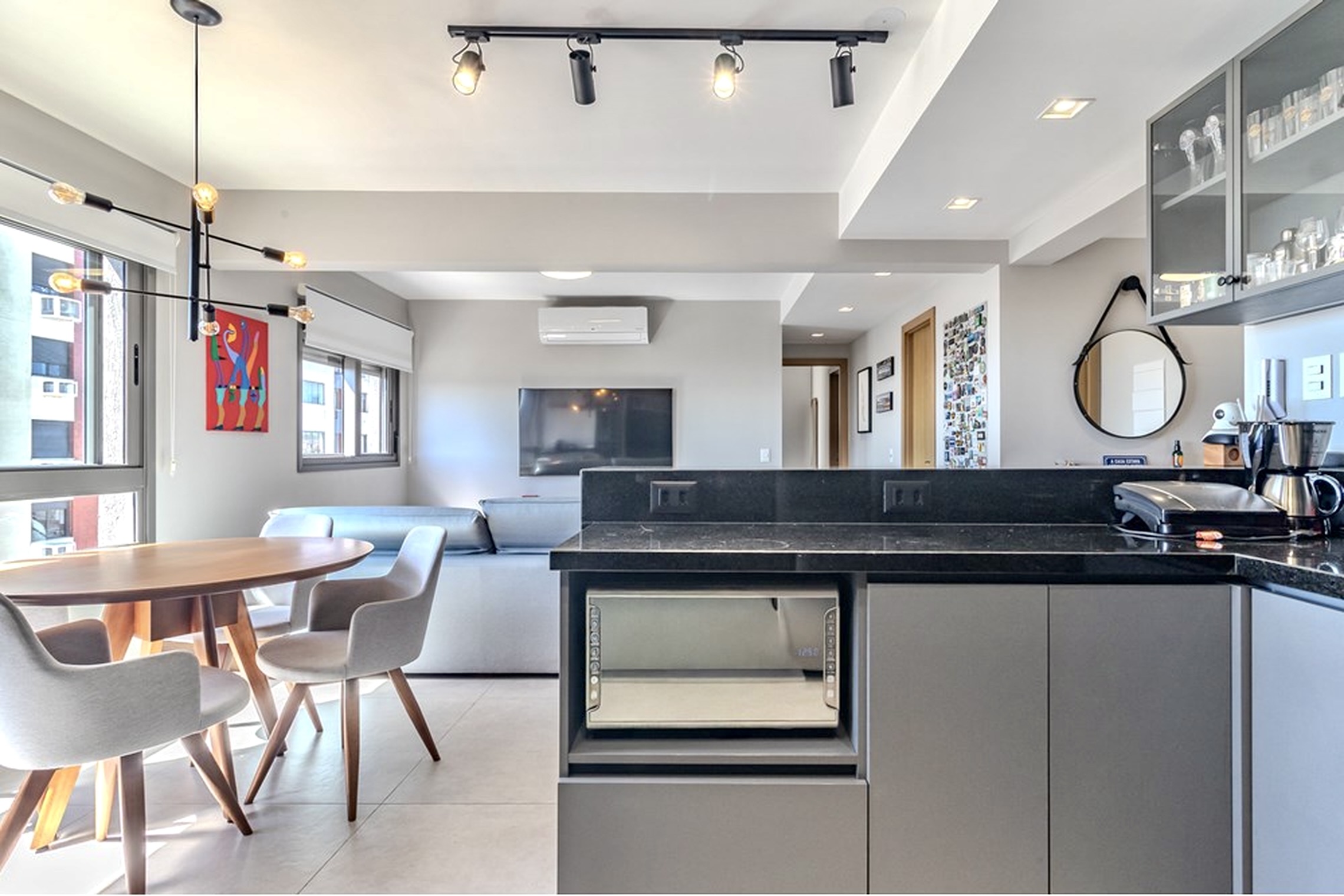 R$ 830.000 - LINDO APARTAMENTO - 75M2 - 2 DORM - SU&Iacute;TE - CHURRASQUEIRA - 2 VAGAS Avenida João Pessoa Porto Alegre - 