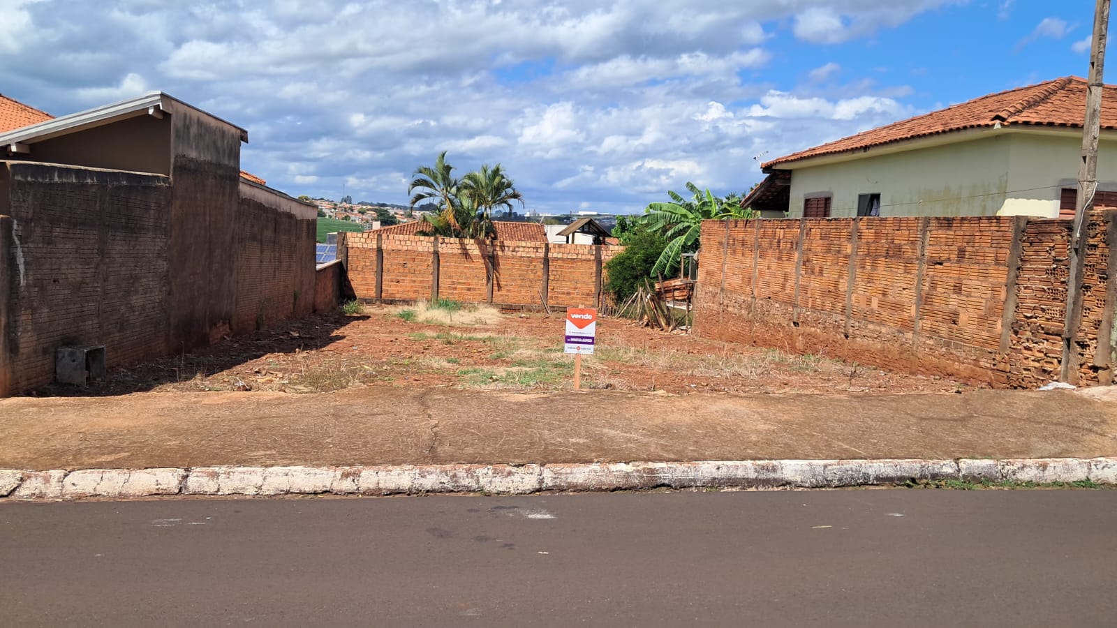 Terreno Amplo na Vila Mathias Rua Francisco Gonzaga de Oliveira SANTA CRUZ DO RIO PARDO - 