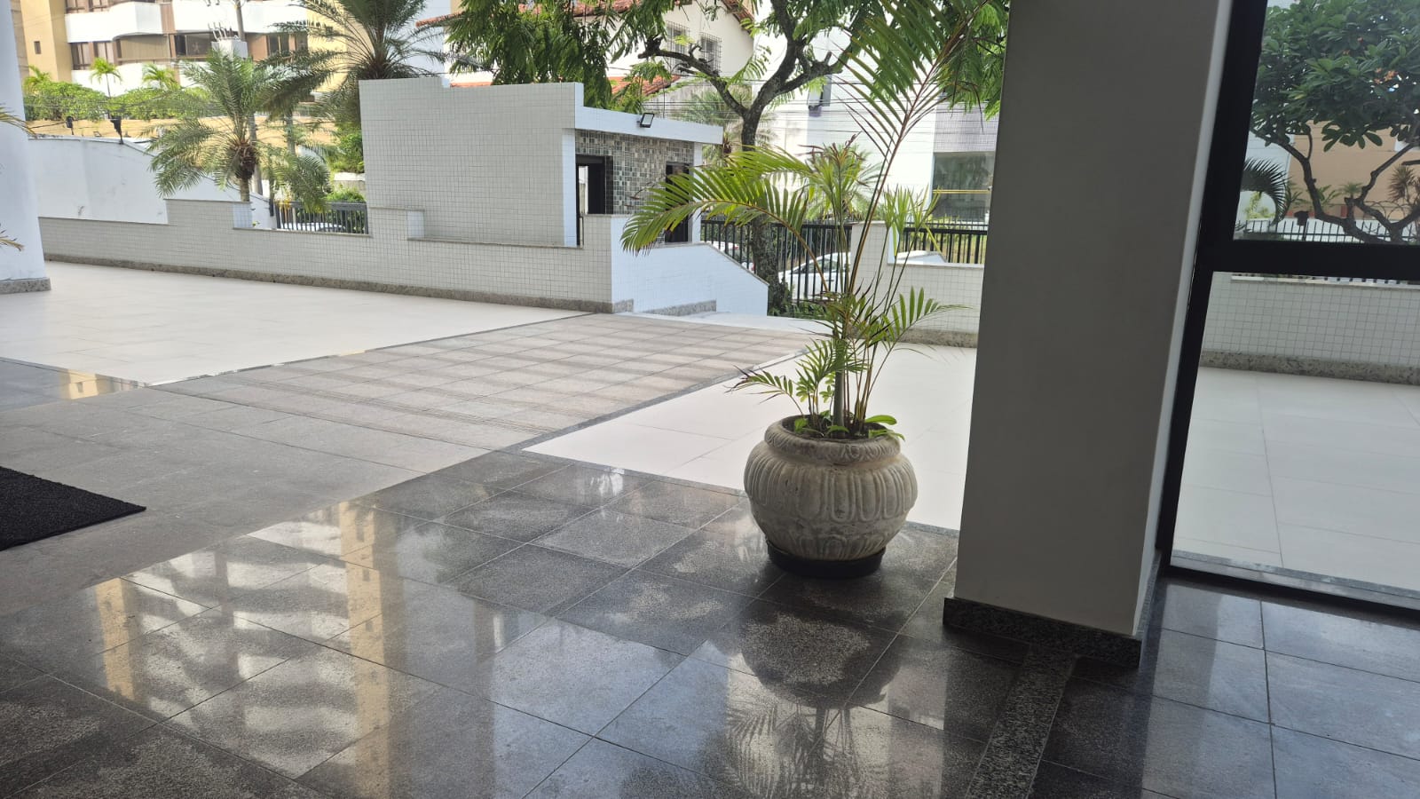 APARTAMENTO 3 QUARTOS SU&Iacute;TE DEPEND&Ecirc;NCIA 2 GARAGENS NASCENTE  &Agrave; VENDA NO JARDIM APIPEMA! Rua Nita Costa Salvador - 