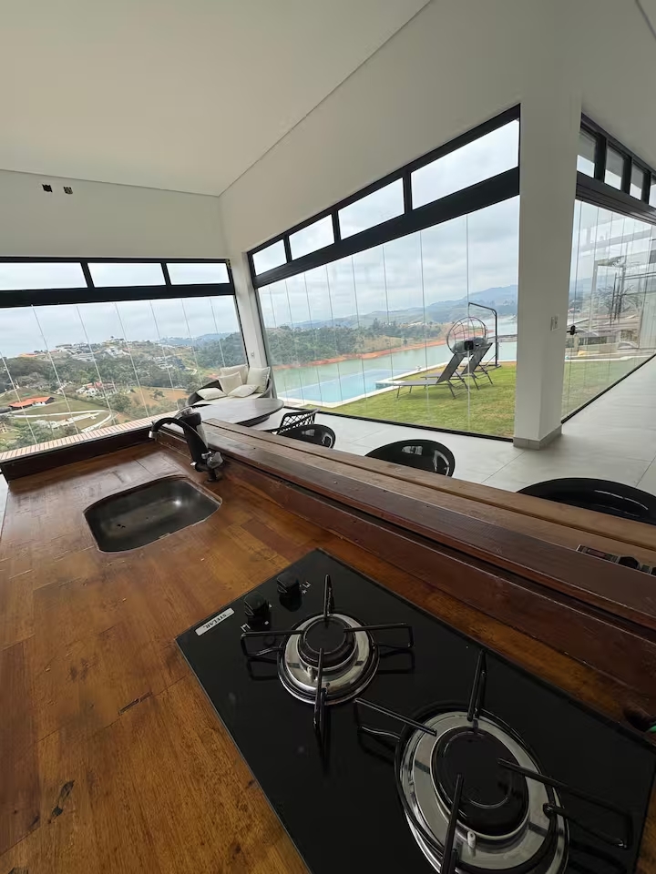 Excelente casa com vista para a represa &agrave; venda em condom&iacute;nio Rua das Aroeiras Igaratá - 