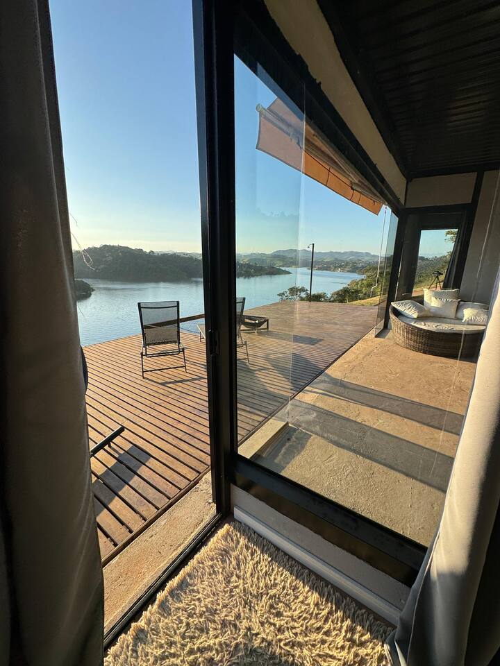 Excelente casa com vista para a represa &agrave; venda em condom&iacute;nio Rua das Aroeiras Igaratá - 