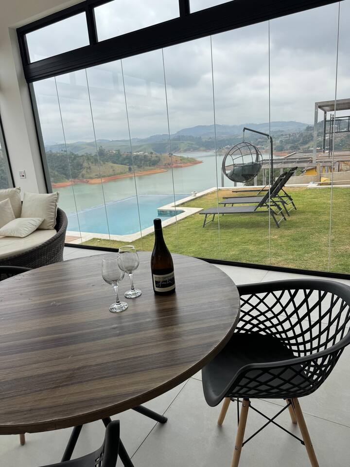 Excelente casa com vista para a represa &agrave; venda em condom&iacute;nio Rua das Aroeiras Igaratá - 