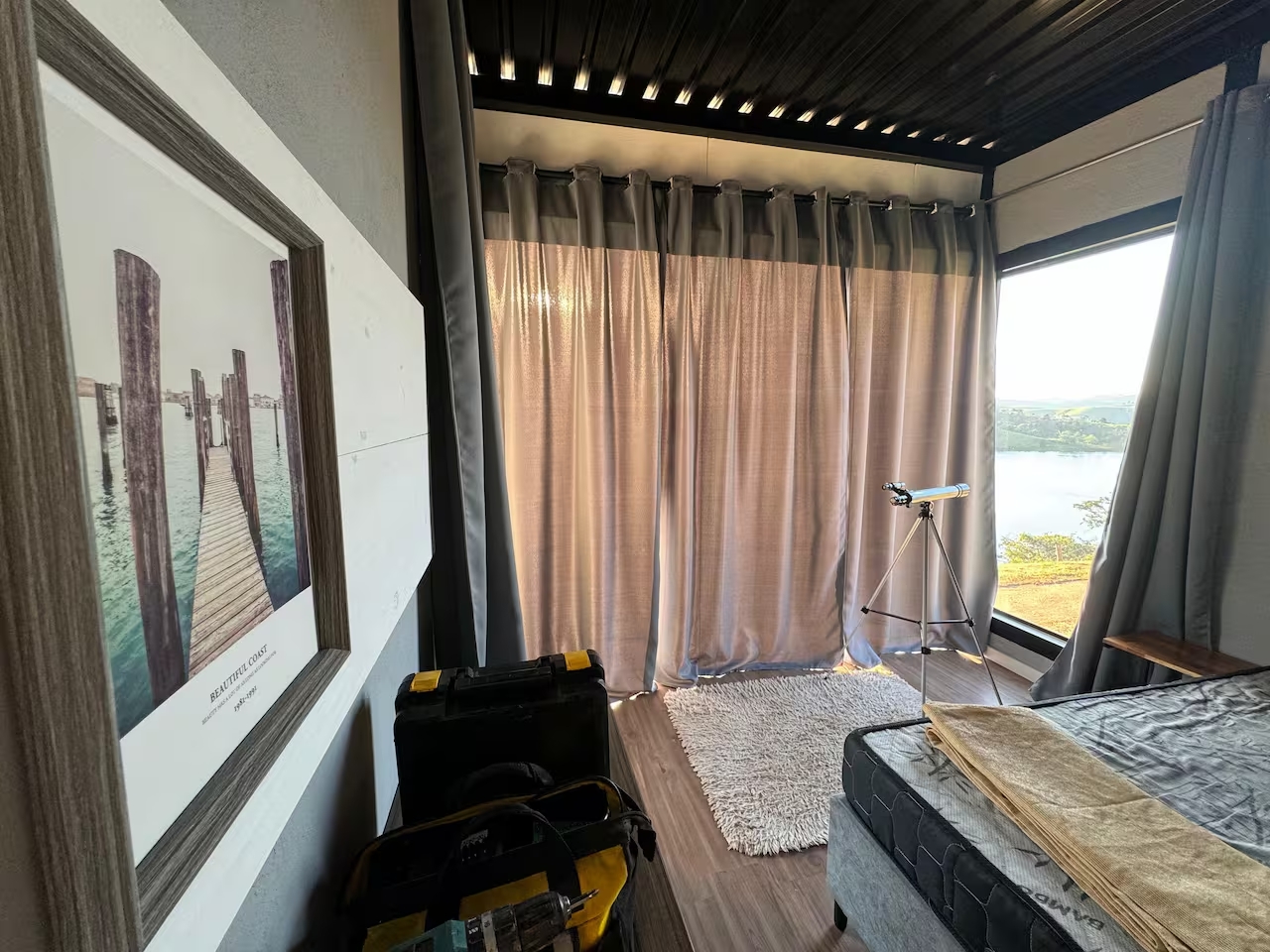 Excelente casa com vista para a represa &agrave; venda em condom&iacute;nio Rua das Aroeiras Igaratá - 