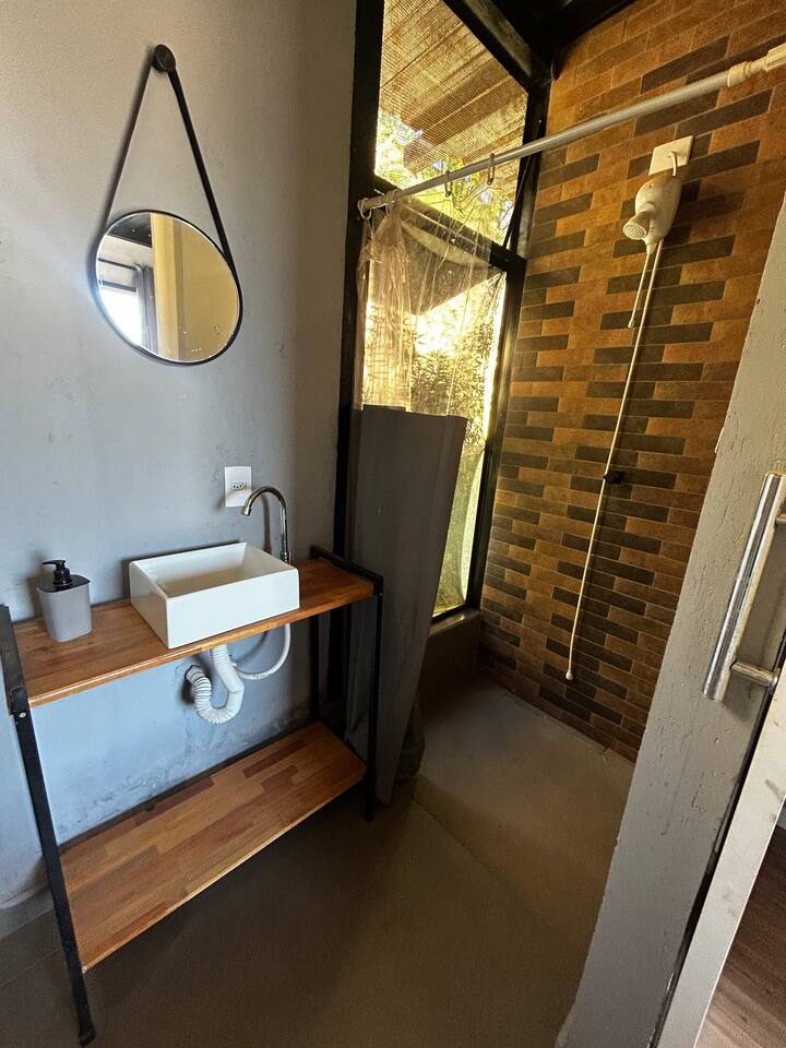 Excelente casa com vista para a represa &agrave; venda em condom&iacute;nio Rua das Aroeiras Igaratá - 