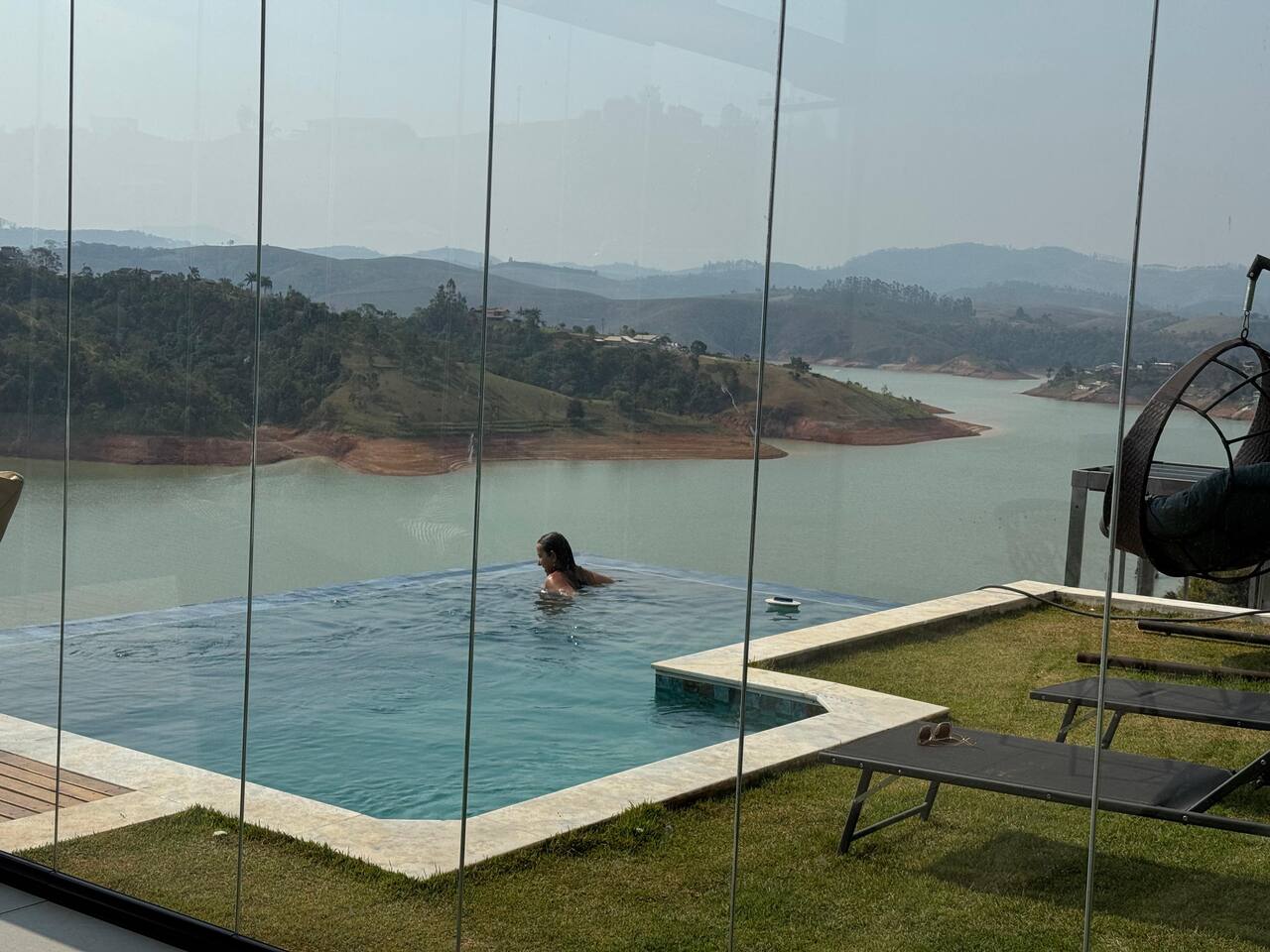 Excelente casa com vista para a represa &agrave; venda em condom&iacute;nio Rua das Aroeiras Igaratá - 