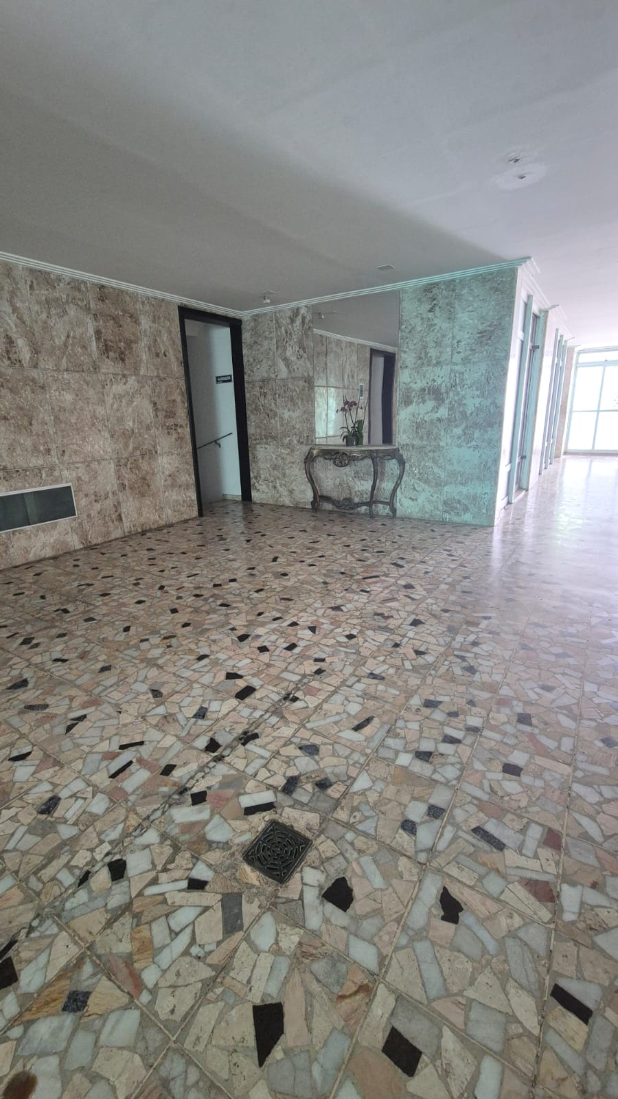 APARTAMENTO 2 QUARTOS ARM&Aacute;RIOS DEPEND&Ecirc;NCIA COMPLETA PORTARIA 24h &Agrave; VENDA NA GRA&Ccedil;A! Avenida Princesa Isabel Salvador - 