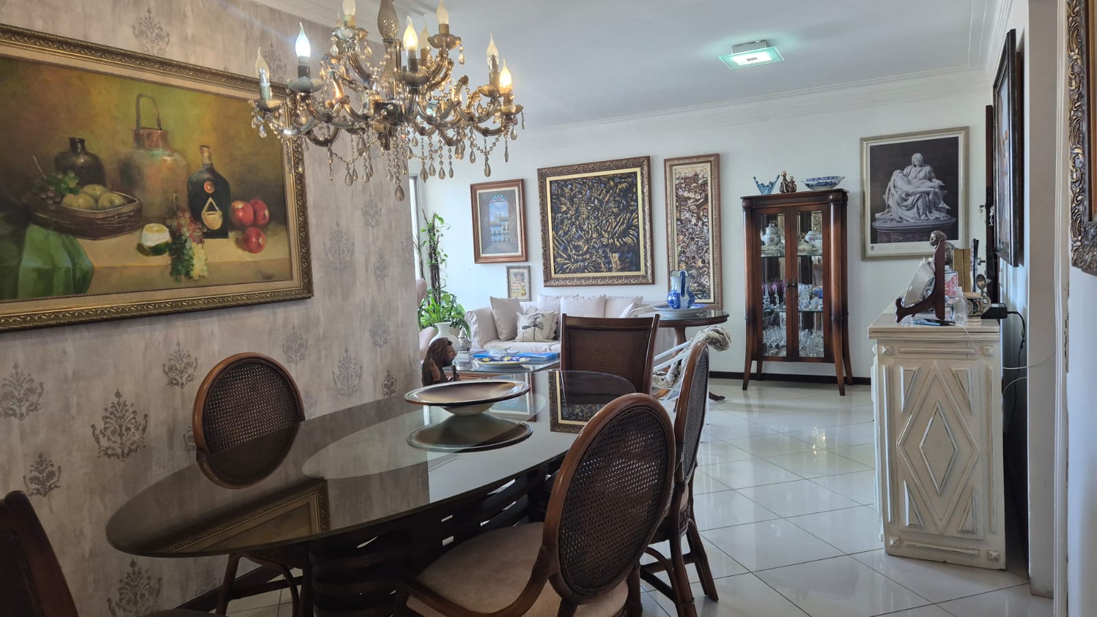 APARTAMENTO 4 QUARTOS 2 SU&Iacute;TES  VARANDA DEPEND&Ecirc;NCIA PORTARIA ELEVADOR &Agrave; VENDA NA GRA&Ccedil;A! Avenida Euclydes da Cunha Salvador - 