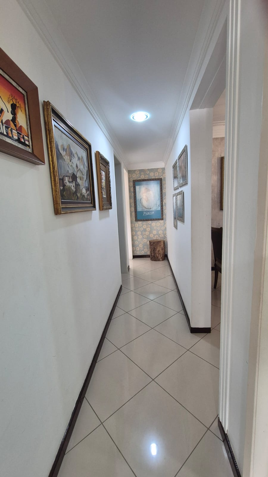 APARTAMENTO 4 QUARTOS 2 SU&Iacute;TES  VARANDA DEPEND&Ecirc;NCIA PORTARIA ELEVADOR &Agrave; VENDA NA GRA&Ccedil;A! Avenida Euclydes da Cunha Salvador - 