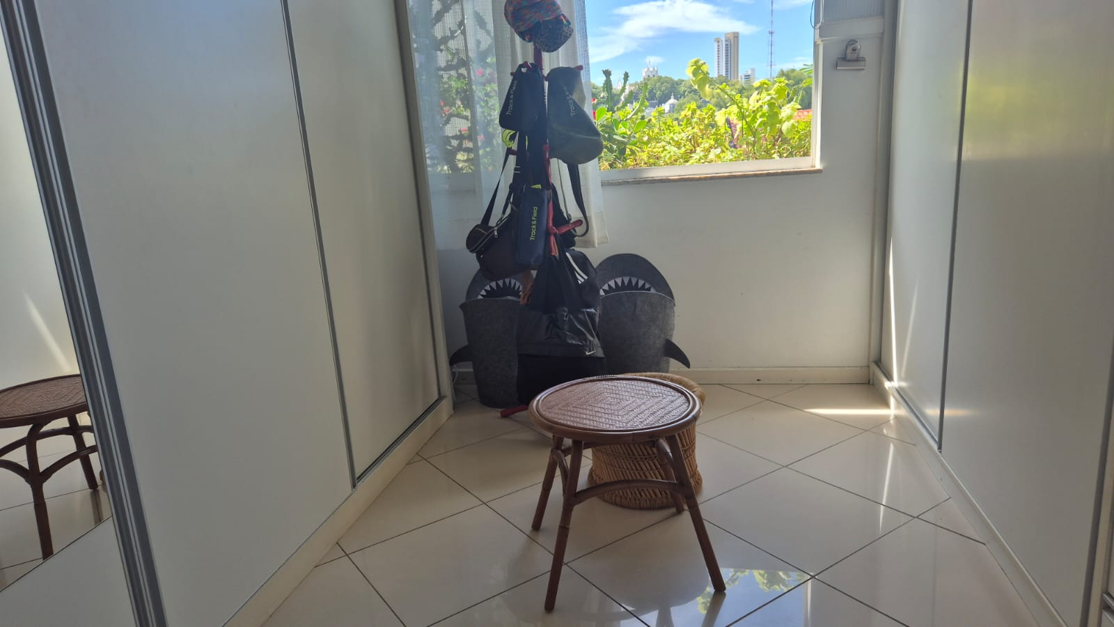 APARTAMENTO 4 QUARTOS 2 SU&Iacute;TES  VARANDA DEPEND&Ecirc;NCIA PORTARIA ELEVADOR &Agrave; VENDA NA GRA&Ccedil;A! Avenida Euclydes da Cunha Salvador - 