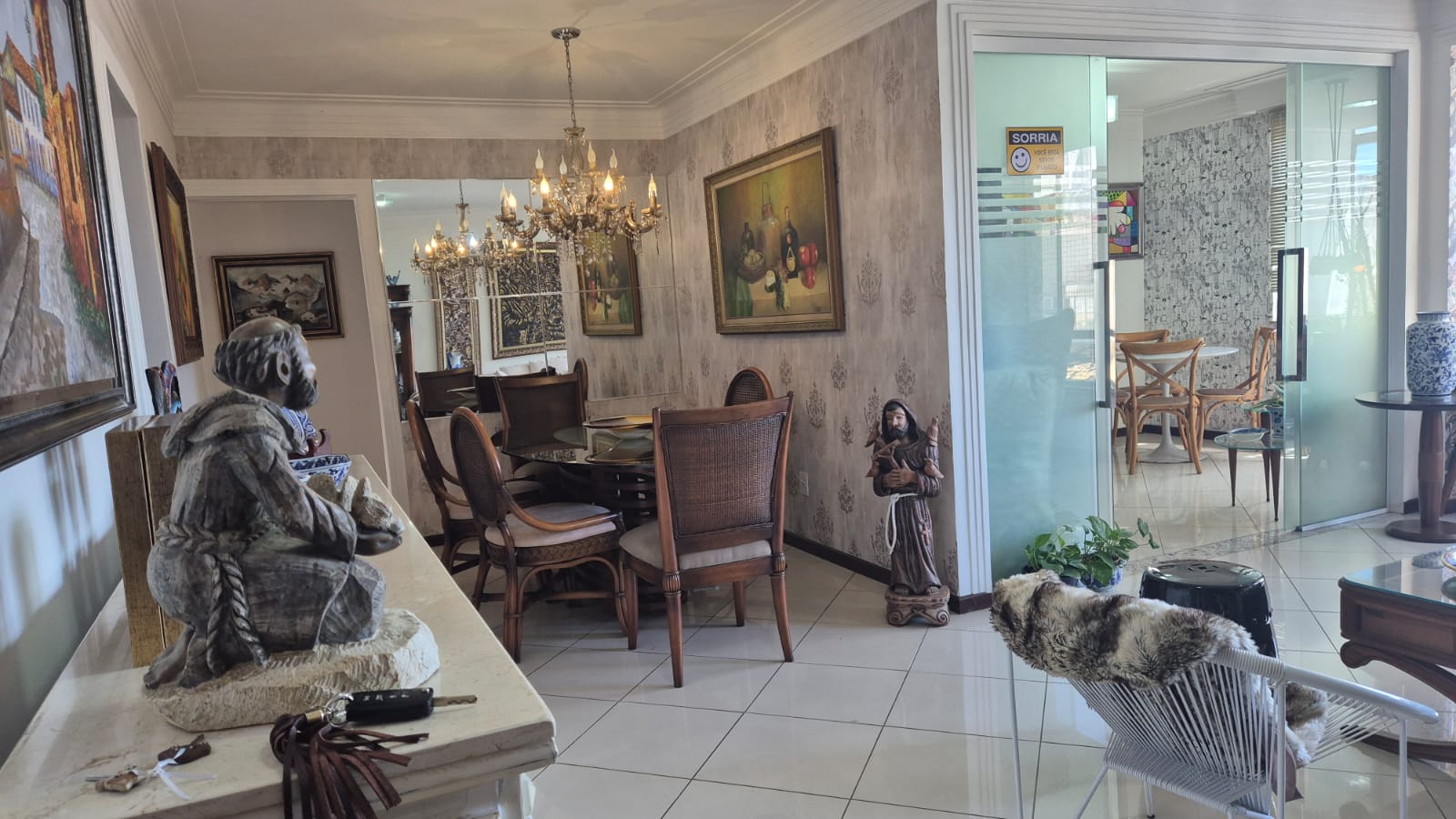 APARTAMENTO 4 QUARTOS 2 SU&Iacute;TES  VARANDA DEPEND&Ecirc;NCIA PORTARIA ELEVADOR &Agrave; VENDA NA GRA&Ccedil;A! Avenida Euclydes da Cunha Salvador - 