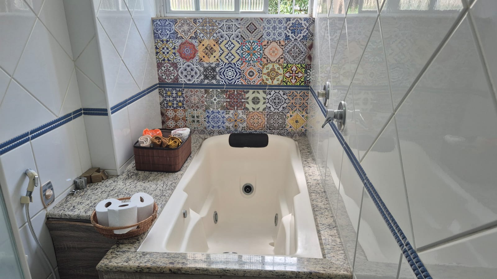 APARTAMENTO 4 QUARTOS 2 SU&Iacute;TES  VARANDA DEPEND&Ecirc;NCIA PORTARIA ELEVADOR &Agrave; VENDA NA GRA&Ccedil;A! Avenida Euclydes da Cunha Salvador - 