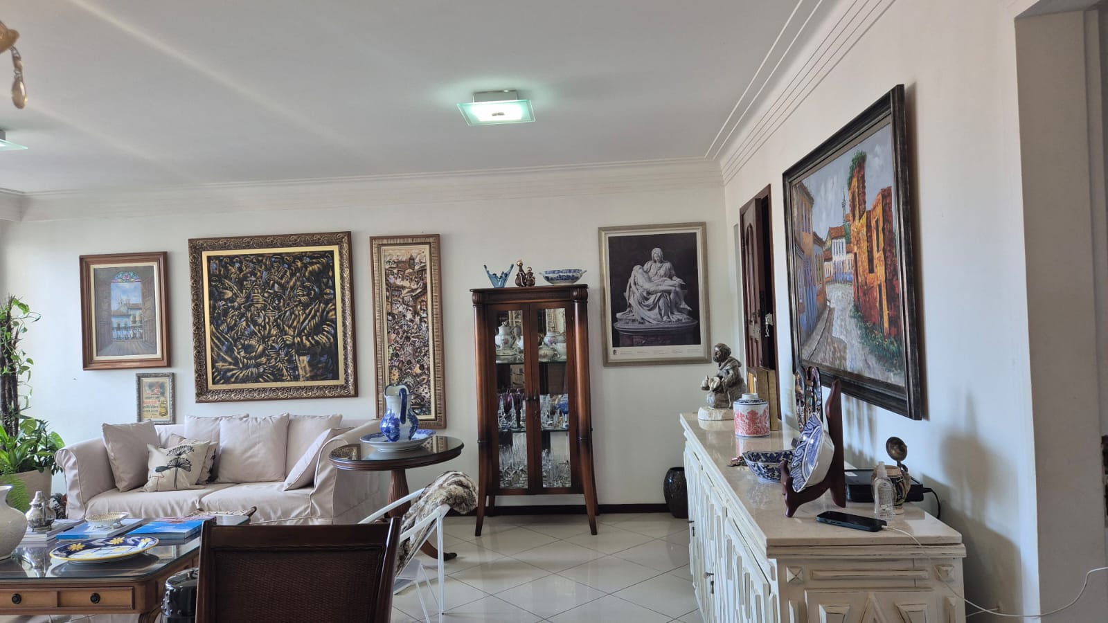 APARTAMENTO 4 QUARTOS 2 SU&Iacute;TES  VARANDA DEPEND&Ecirc;NCIA PORTARIA ELEVADOR &Agrave; VENDA NA GRA&Ccedil;A! Avenida Euclydes da Cunha Salvador - 