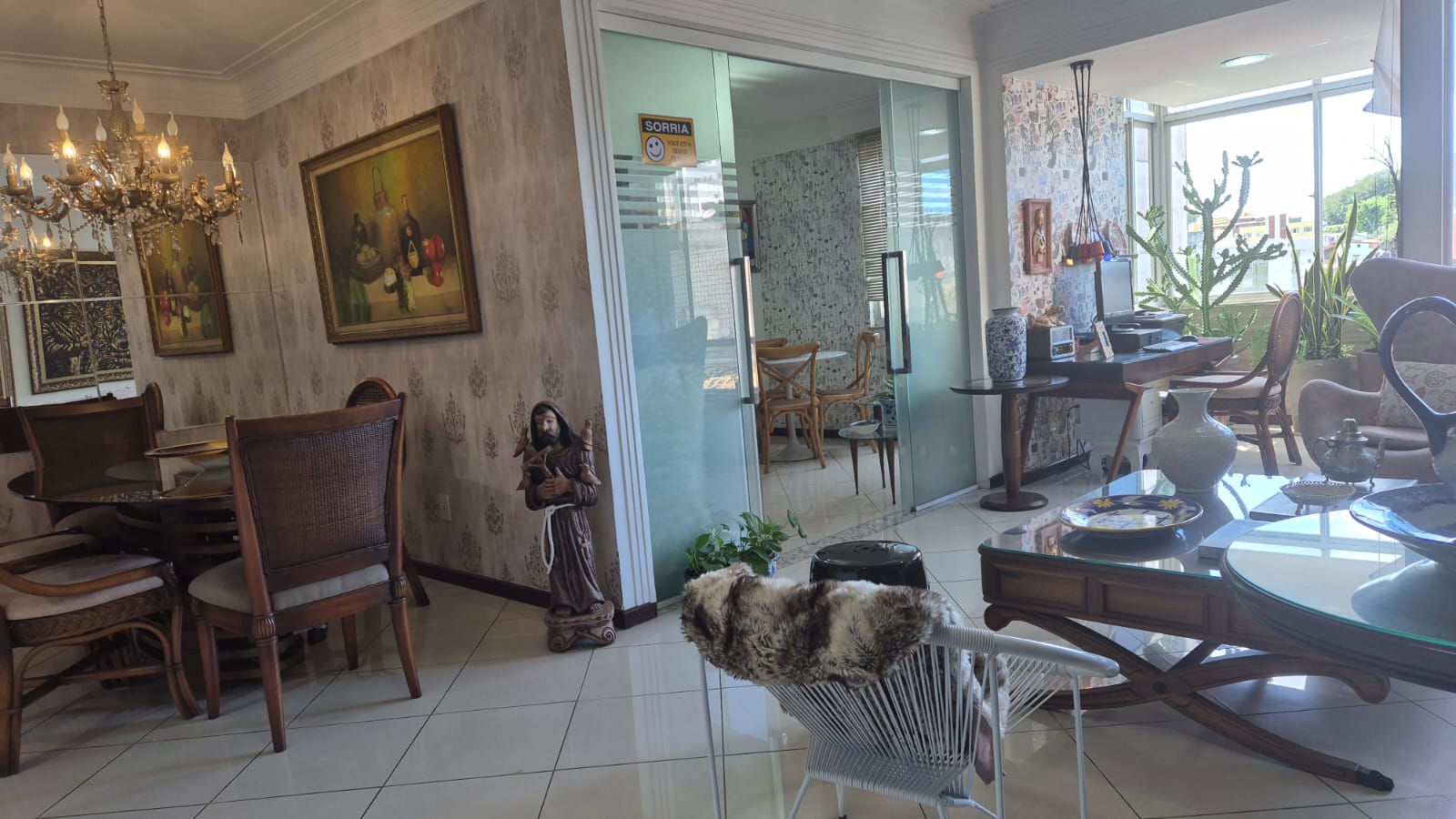 APARTAMENTO 4 QUARTOS 2 SU&Iacute;TES  VARANDA DEPEND&Ecirc;NCIA PORTARIA ELEVADOR &Agrave; VENDA NA GRA&Ccedil;A! Avenida Euclydes da Cunha Salvador - 