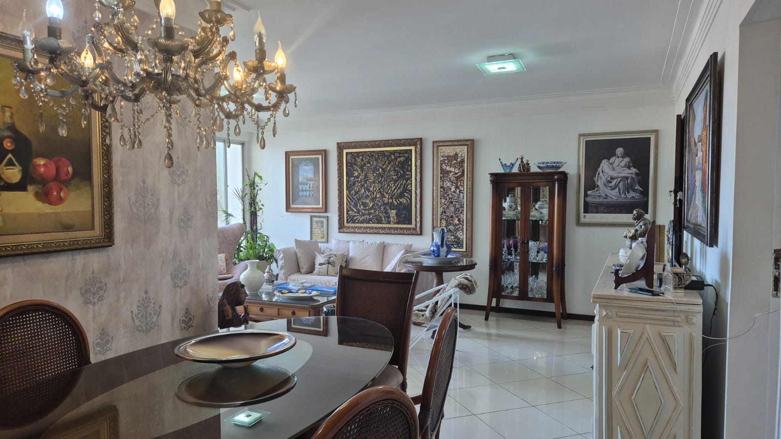 APARTAMENTO 4 QUARTOS 2 SU&Iacute;TES  VARANDA DEPEND&Ecirc;NCIA PORTARIA ELEVADOR &Agrave; VENDA NA GRA&Ccedil;A! Avenida Euclydes da Cunha Salvador - 