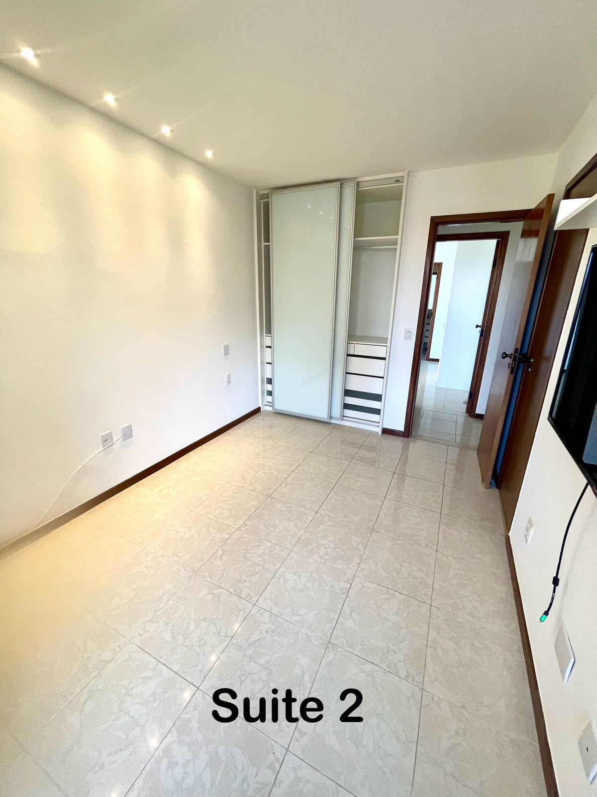 APARTAMENTO ALTO PADR&Atilde;O 4 QUARTOS 3 SU&Iacute;TES VARANDA 3 GARAGENS PISCINA QUADRA VENDA PITUBA! Rua Manoel Gomes de Mendonça Salvador - 