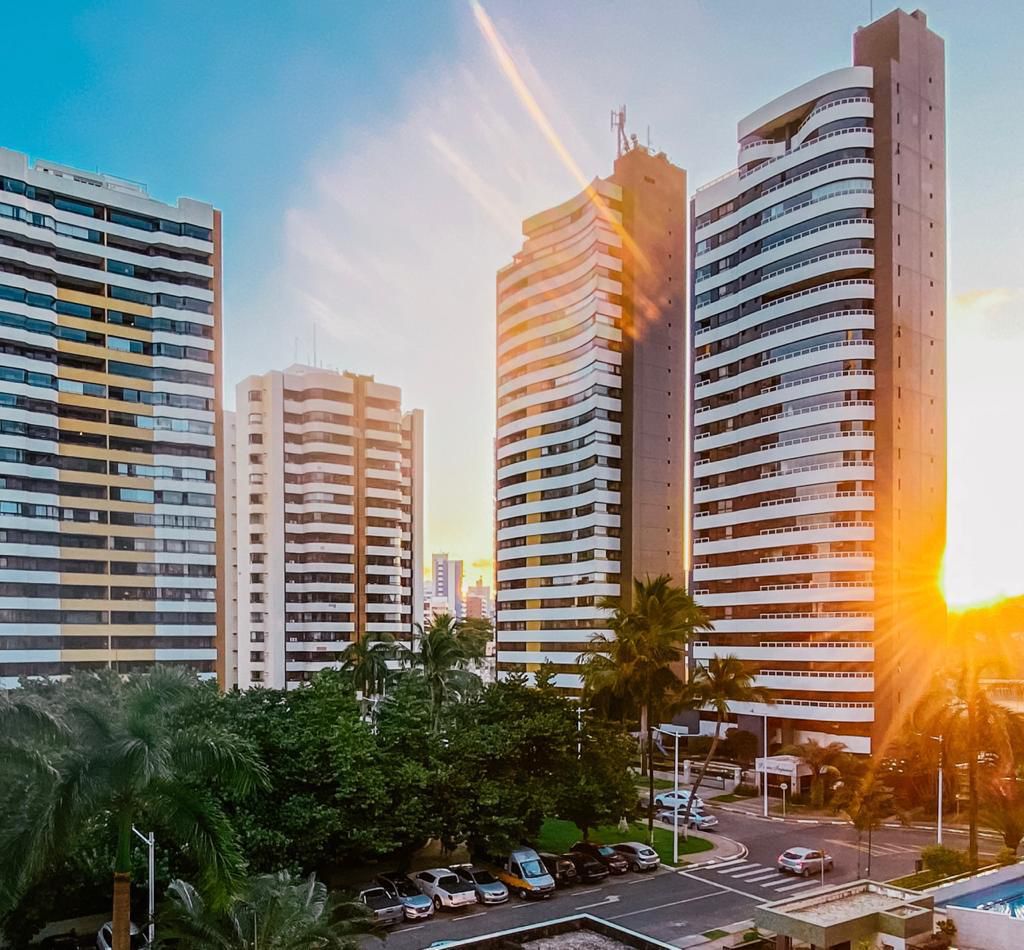 APARTAMENTO ALTO PADR&Atilde;O 4 QUARTOS 3 SU&Iacute;TES VARANDA 3 GARAGENS PISCINA QUADRA VENDA PITUBA! Rua Manoel Gomes de Mendonça Salvador - 