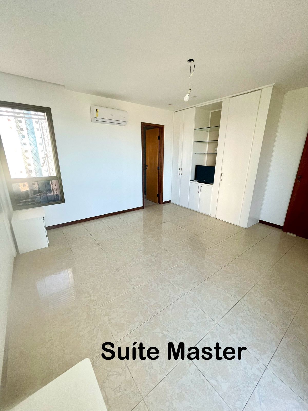 APARTAMENTO ALTO PADR&Atilde;O 4 QUARTOS 3 SU&Iacute;TES VARANDA 3 GARAGENS PISCINA QUADRA VENDA PITUBA! Rua Manoel Gomes de Mendonça Salvador - 