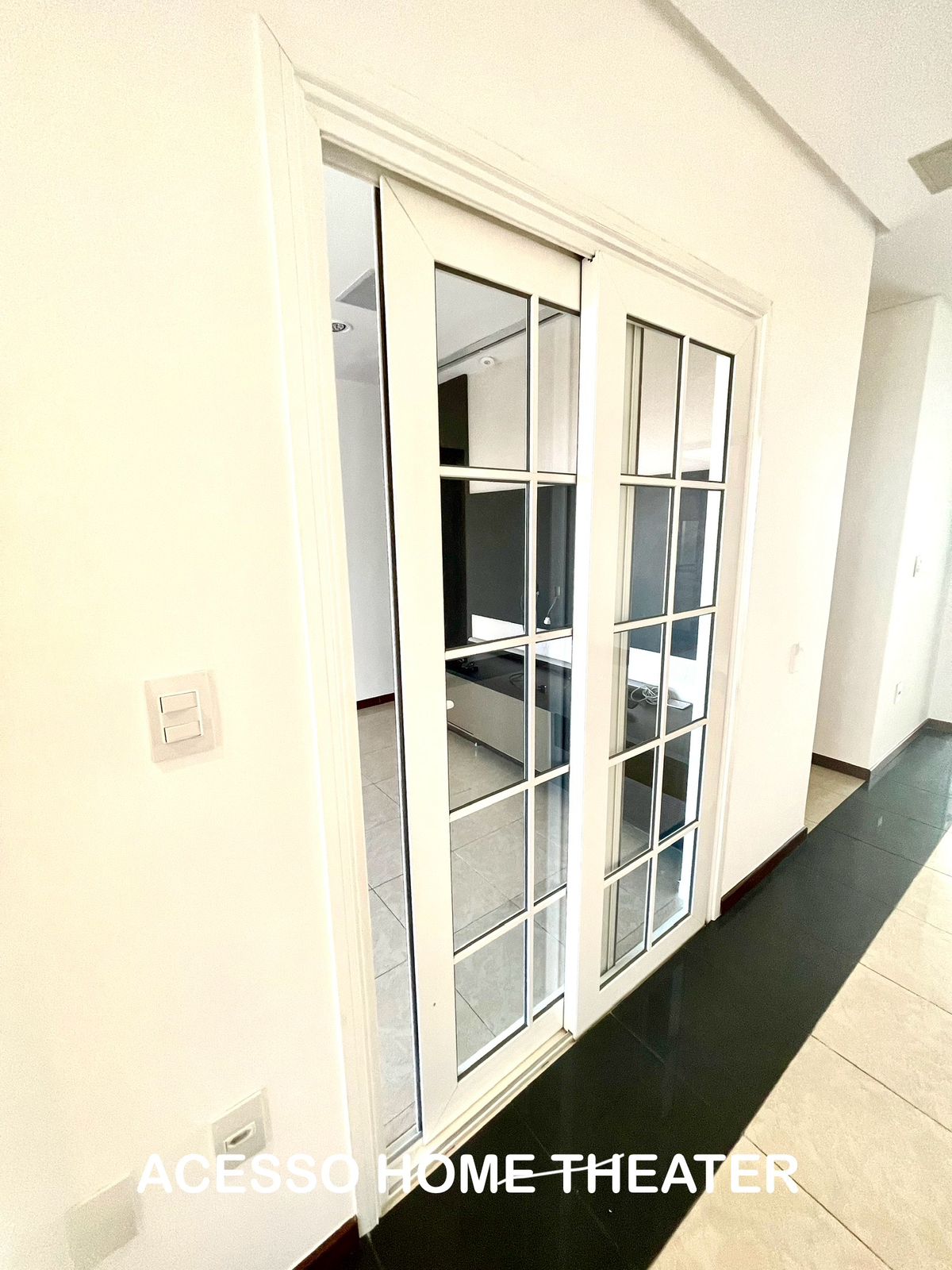 APARTAMENTO ALTO PADR&Atilde;O 4 QUARTOS 3 SU&Iacute;TES VARANDA 3 GARAGENS PISCINA QUADRA VENDA PITUBA! Rua Manoel Gomes de Mendonça Salvador - 