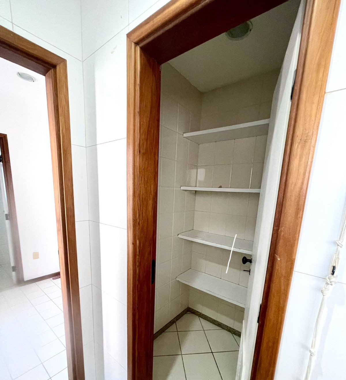 APARTAMENTO ALTO PADR&Atilde;O 4 QUARTOS 3 SU&Iacute;TES VARANDA 3 GARAGENS PISCINA QUADRA VENDA PITUBA! Rua Manoel Gomes de Mendonça Salvador - 