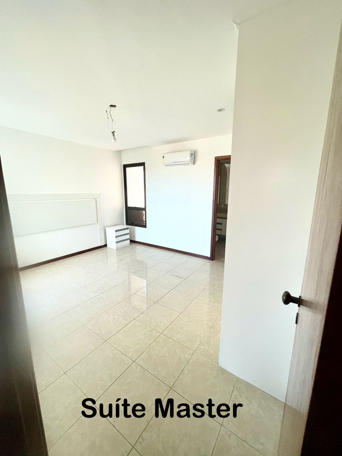 APARTAMENTO ALTO PADR&Atilde;O 4 QUARTOS 3 SU&Iacute;TES VARANDA 3 GARAGENS PISCINA QUADRA VENDA PITUBA! Rua Manoel Gomes de Mendonça Salvador - 