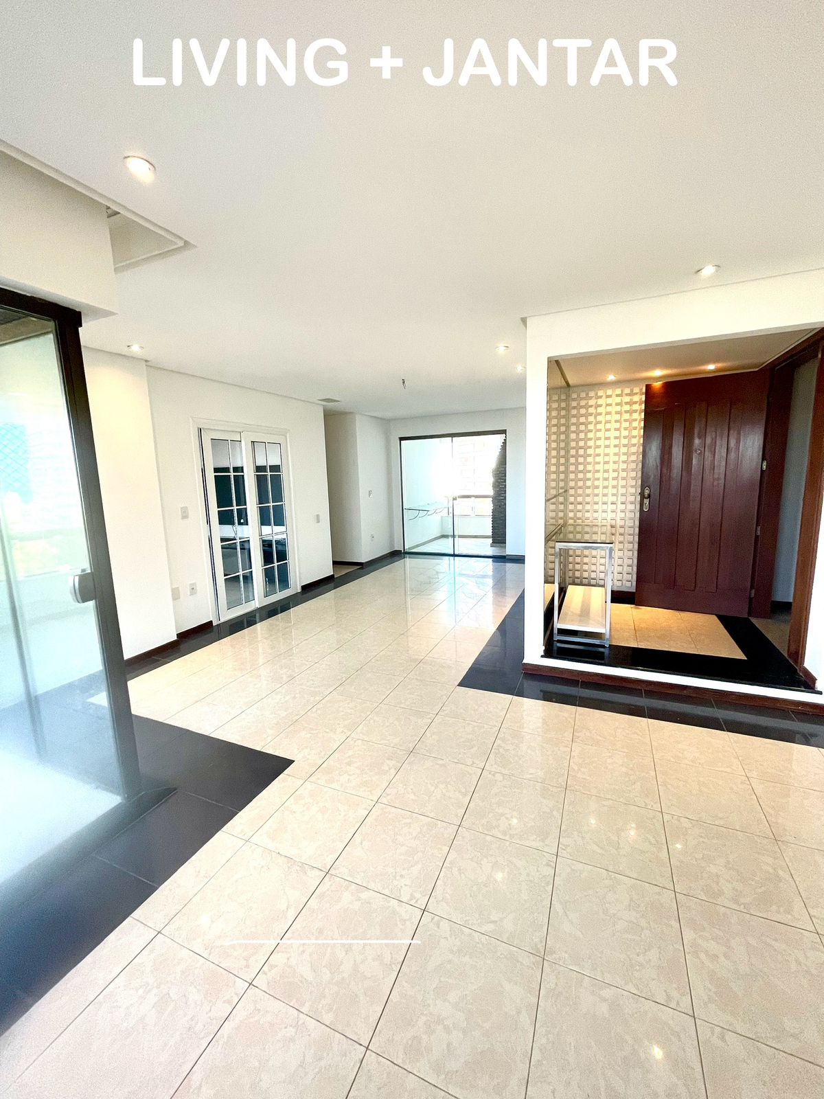 APARTAMENTO ALTO PADR&Atilde;O 4 QUARTOS 3 SU&Iacute;TES VARANDA 3 GARAGENS PISCINA QUADRA VENDA PITUBA! Rua Manoel Gomes de Mendonça Salvador - 