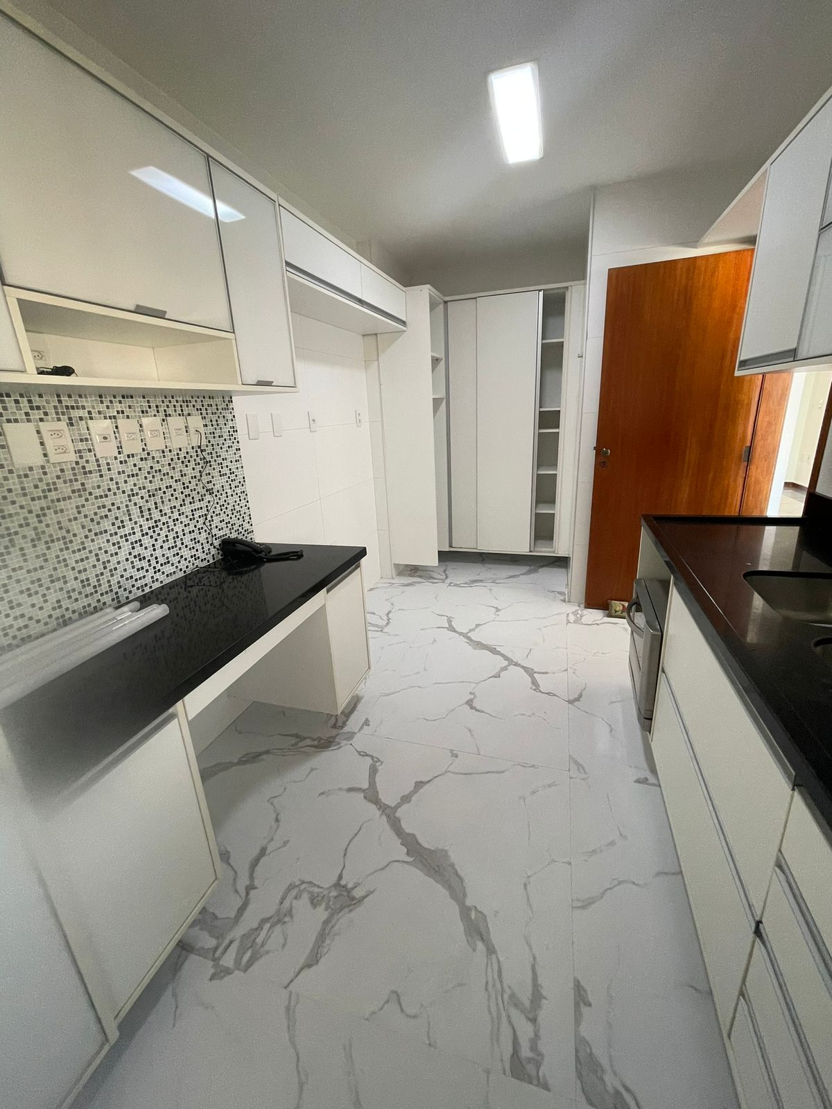 APARTAMENTO ALTO PADR&Atilde;O 4 QUARTOS 3 SU&Iacute;TES VARANDA 3 GARAGENS PISCINA QUADRA VENDA PITUBA! Rua Manoel Gomes de Mendonça Salvador - 