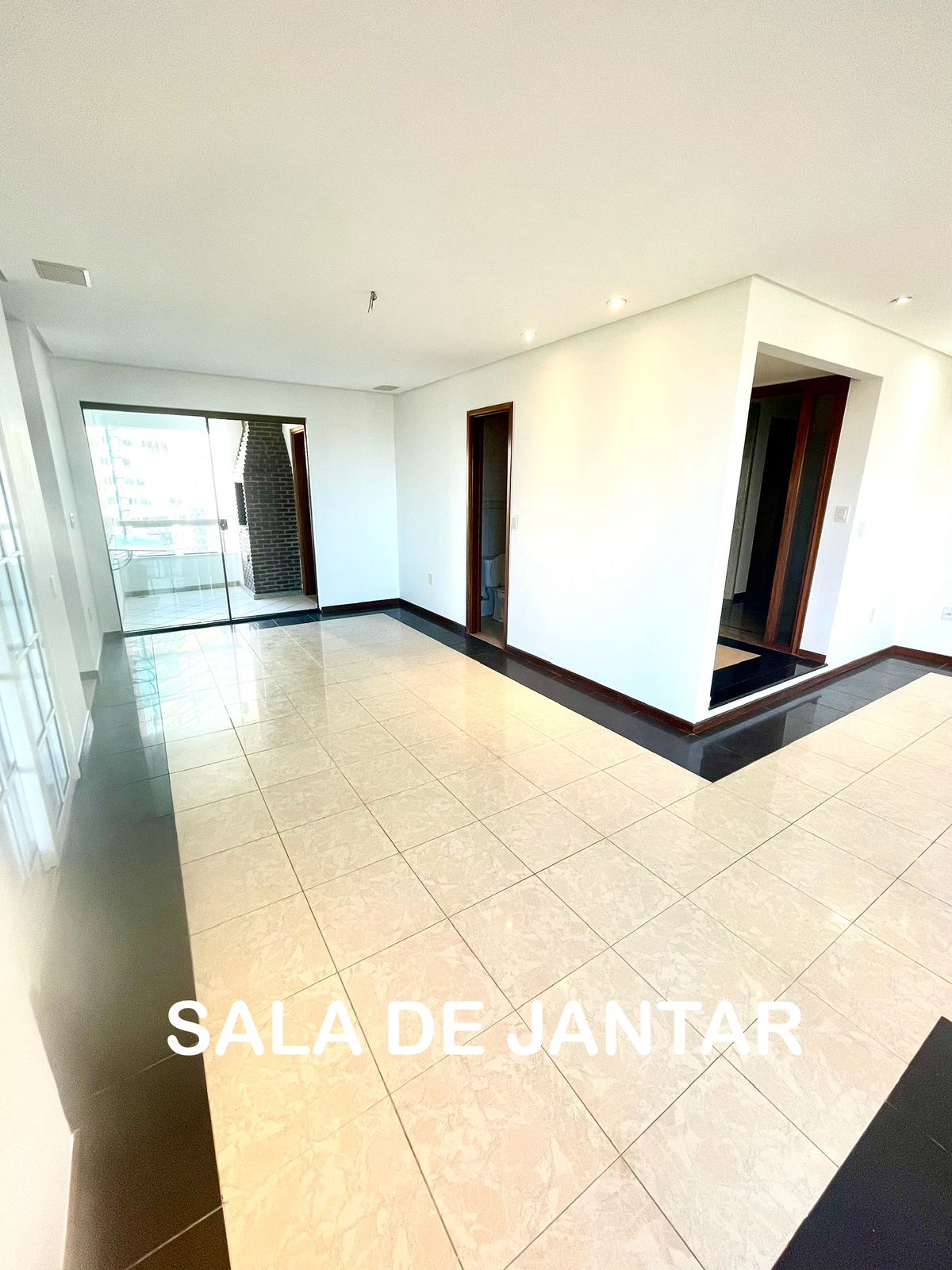 APARTAMENTO ALTO PADR&Atilde;O 4 QUARTOS 3 SU&Iacute;TES VARANDA 3 GARAGENS PISCINA QUADRA VENDA PITUBA! Rua Manoel Gomes de Mendonça Salvador - 