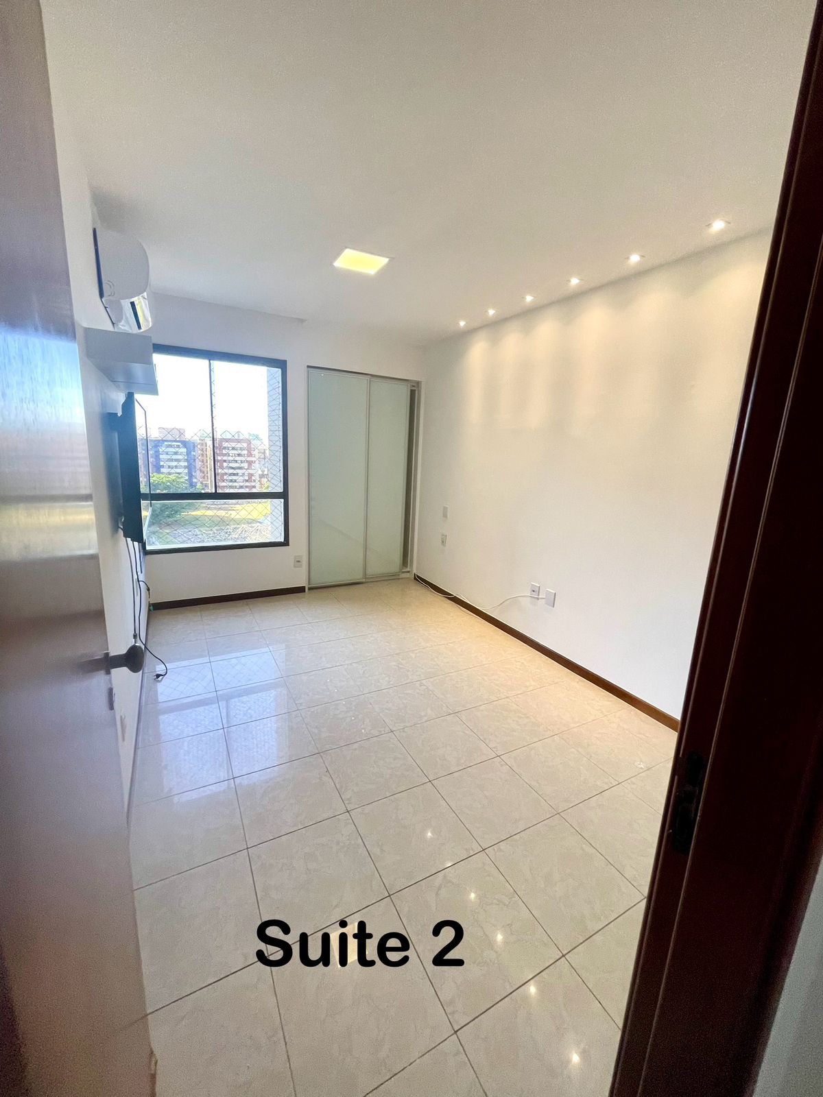 APARTAMENTO ALTO PADR&Atilde;O 4 QUARTOS 3 SU&Iacute;TES VARANDA 3 GARAGENS PISCINA QUADRA VENDA PITUBA! Rua Manoel Gomes de Mendonça Salvador - 