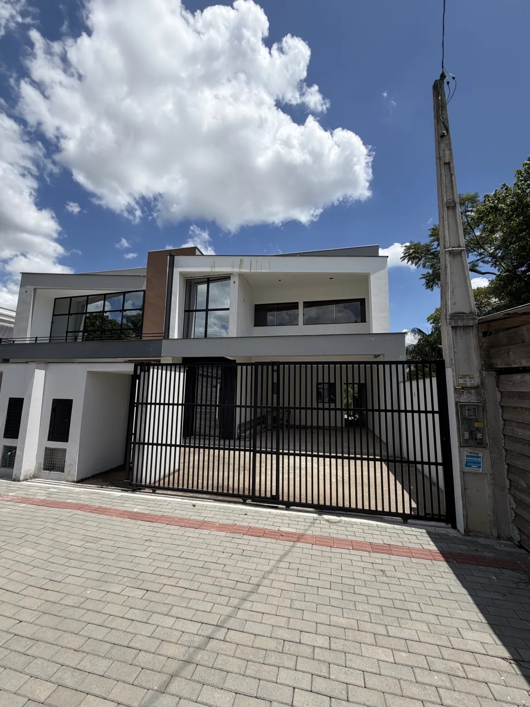 Casa de alto padr&atilde;o &agrave; venda, Timb&oacute; com 4 dormit&oacute;rios sendo 2 su&iacute;tes, bairro dos Estados Rua Erwin Reguse Timbó - 