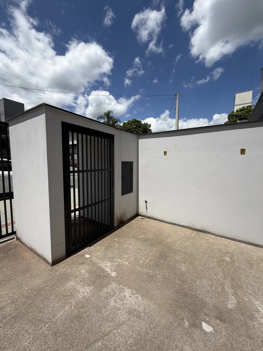 Casa de alto padr&atilde;o &agrave; venda, Timb&oacute; com 4 dormit&oacute;rios sendo 2 su&iacute;tes, bairro dos Estados Rua Erwin Reguse Timbó - 