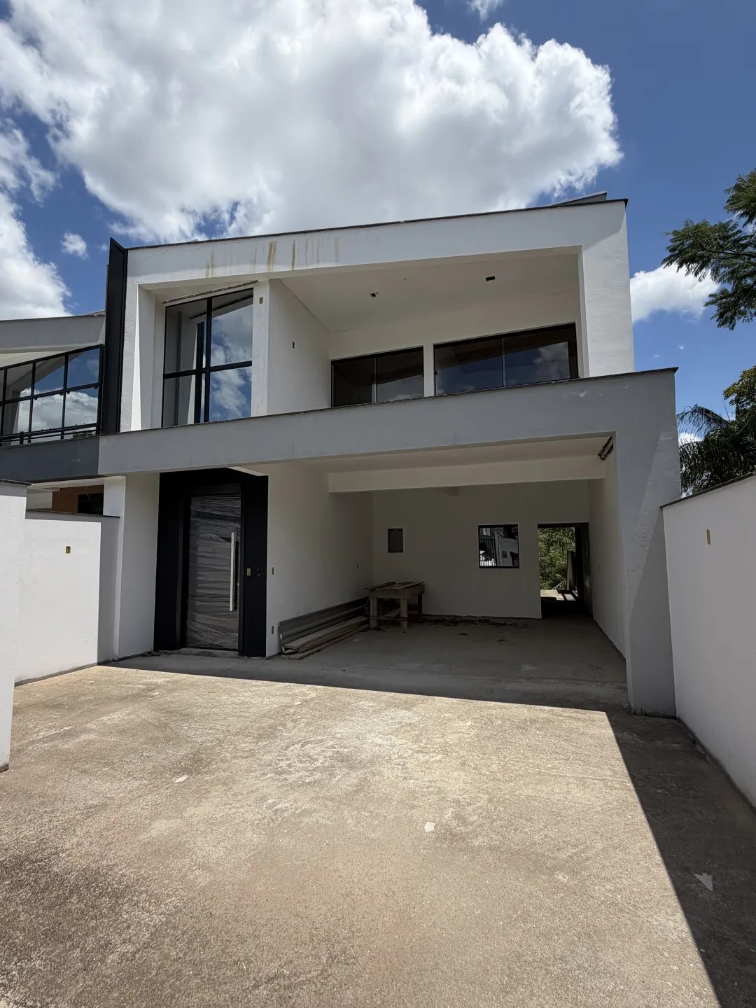 Casa de alto padr&atilde;o &agrave; venda, Timb&oacute; com 4 dormit&oacute;rios sendo 2 su&iacute;tes, bairro dos Estados Rua Erwin Reguse Timbó - 