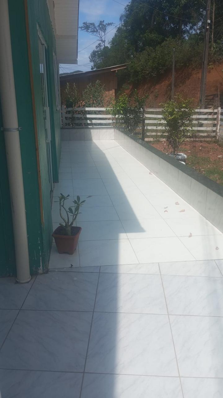 Casa de Madeira no Sert&atilde;o do Valongo  em Porto Belo SC Rua Valdemar Marinh Caetano Porto Belo - 